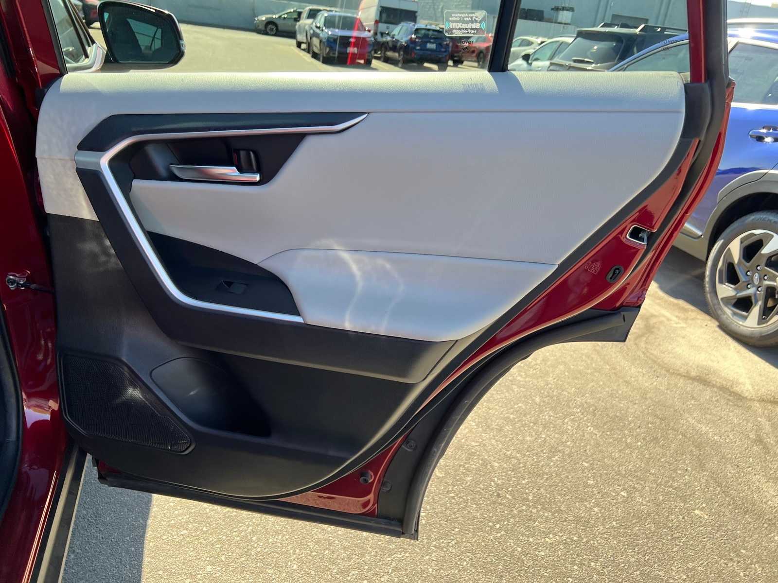 Thumbnail: 2021 Toyota RAV4 - 23