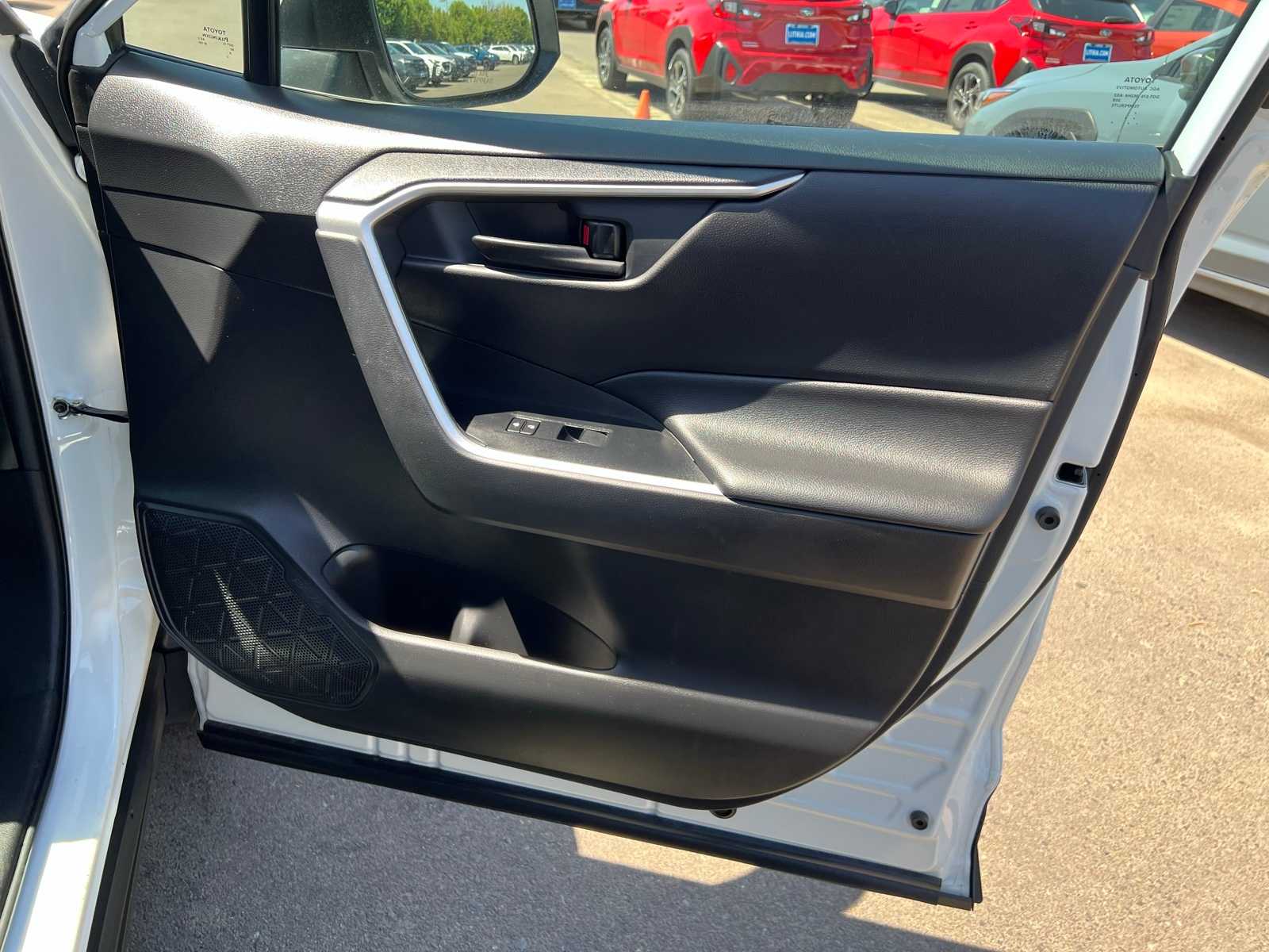 Thumbnail: 2021 Toyota RAV4 - 28