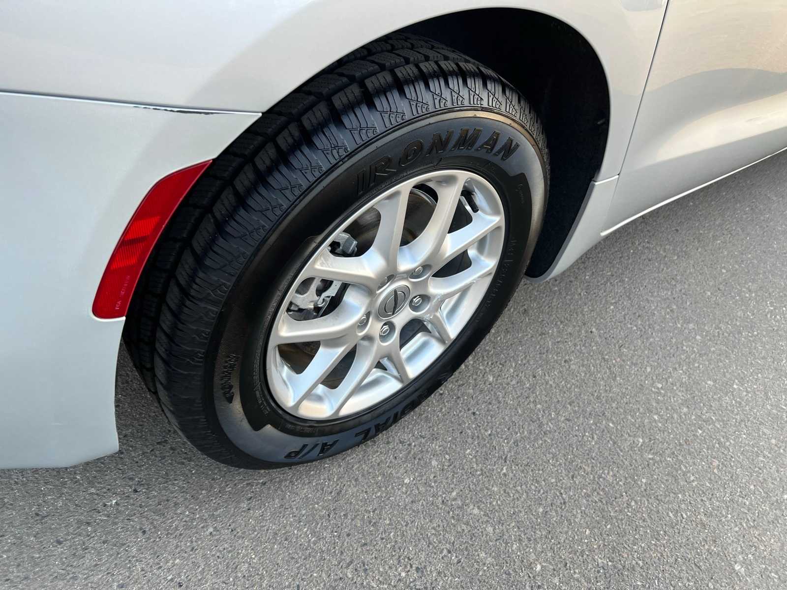 Thumbnail: 2023 Chrysler Voyager - 20