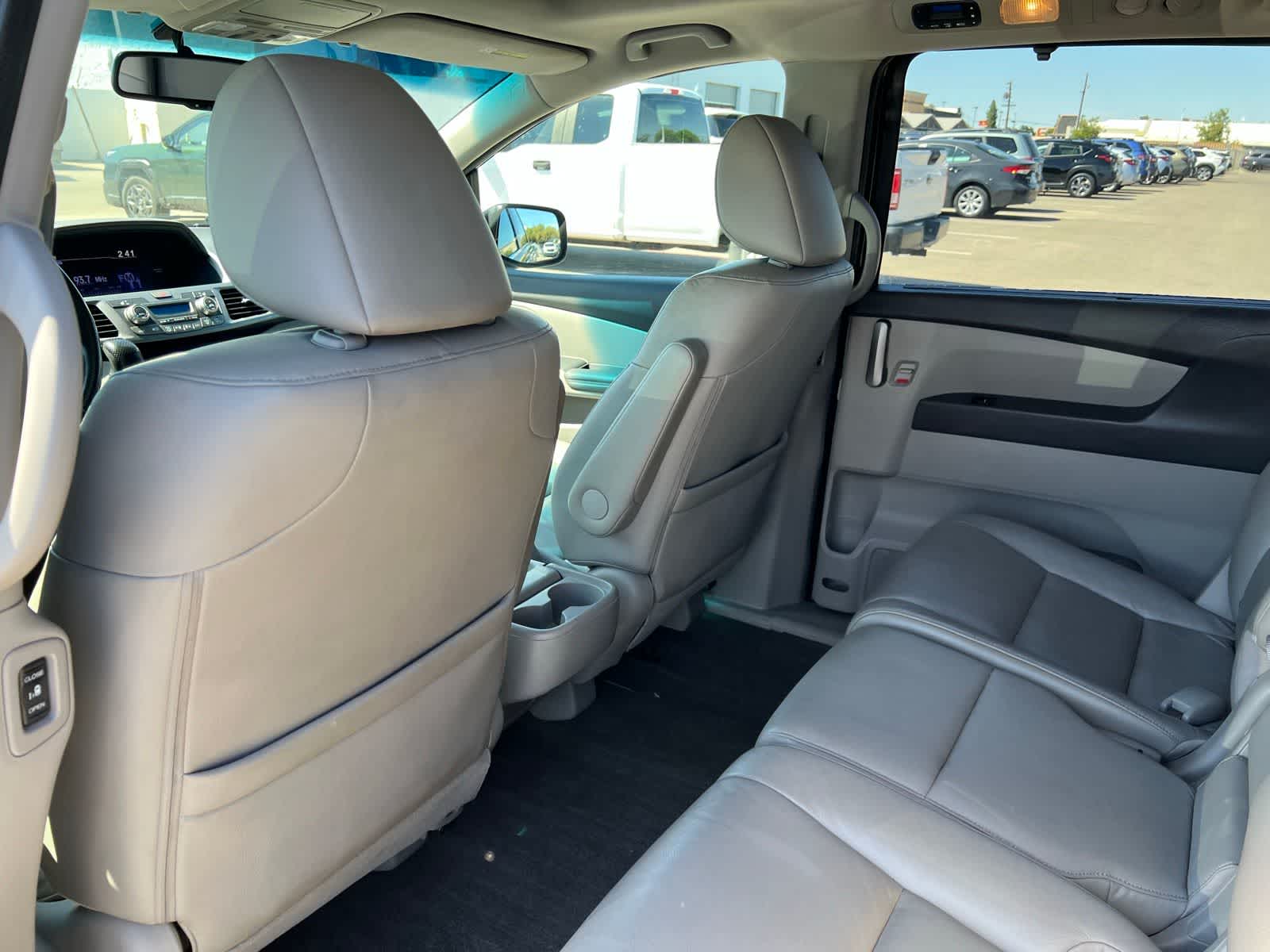 Thumbnail: 2011 Honda Odyssey - 17