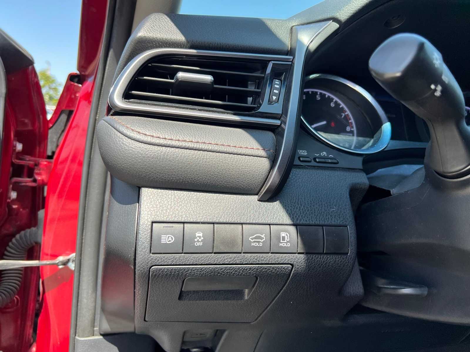 Thumbnail: 2019 Toyota Camry - 31