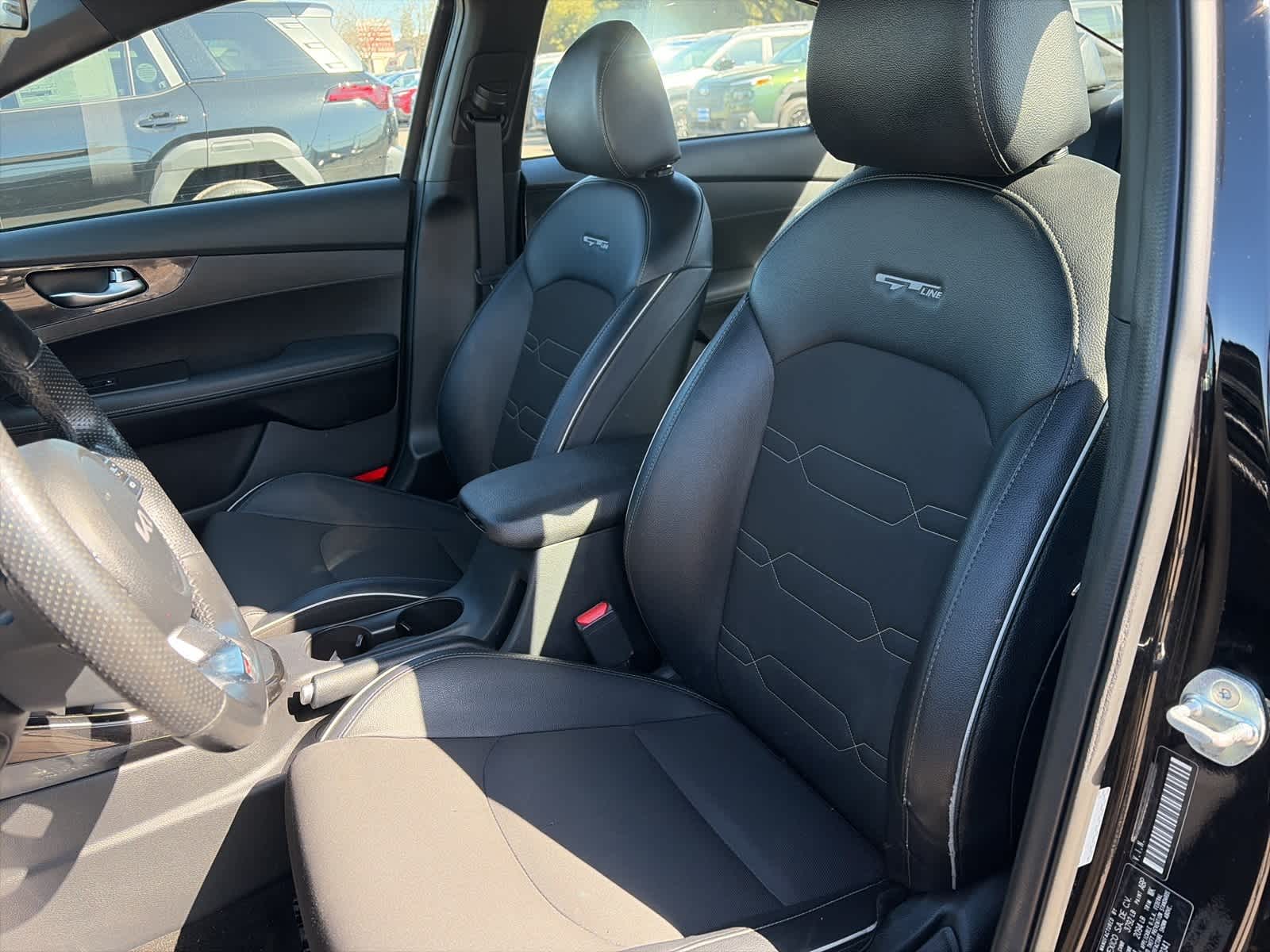 Thumbnail: 2022 Kia Forte - 25