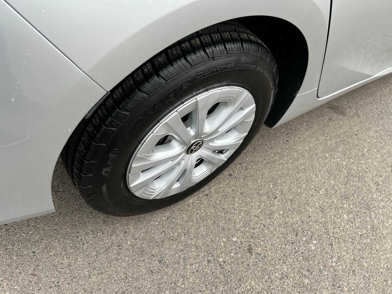 Thumbnail: 2020 Toyota Prius - 21