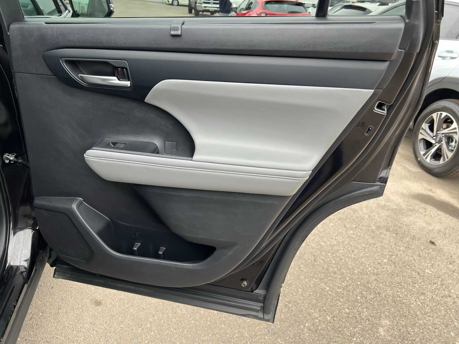 Thumbnail: 2021 Toyota Highlander - 24