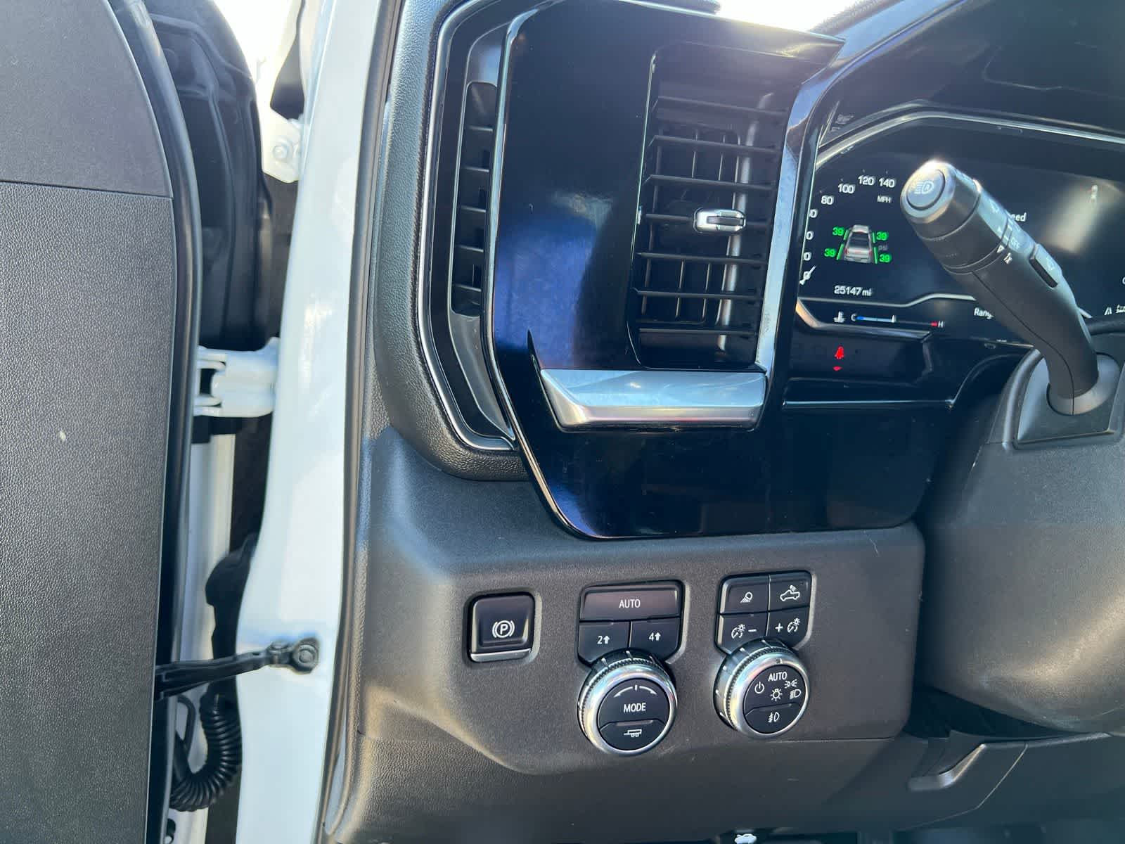 Thumbnail: 2025 GMC Sierra 1500 - 32