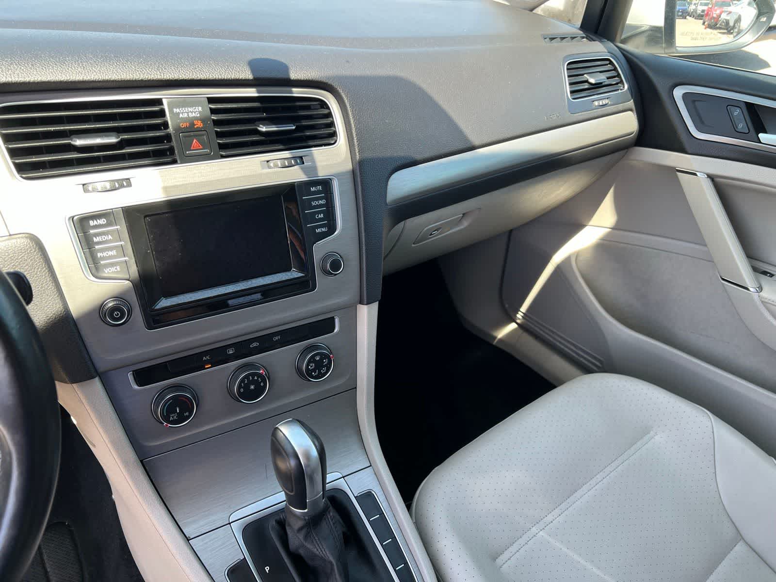 Thumbnail: 2015 Volkswagen Golf - 37