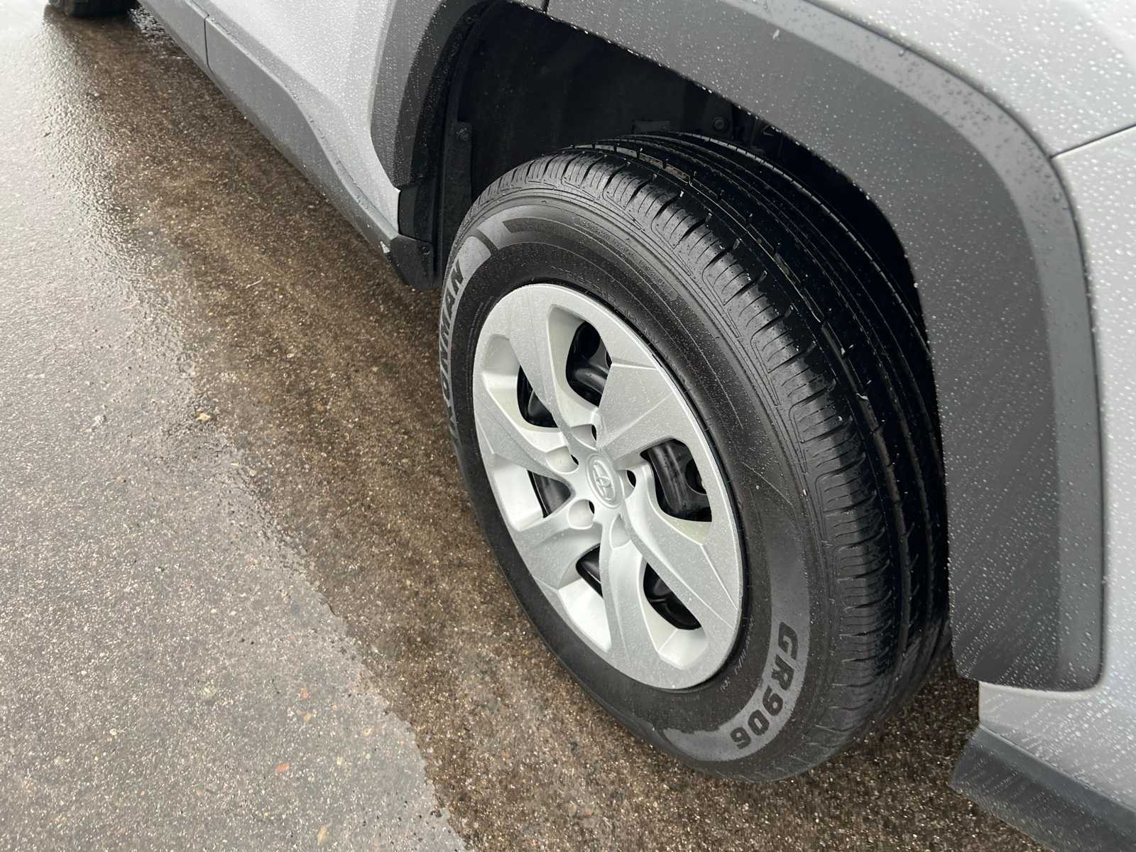 Thumbnail: 2022 Toyota RAV4 - 17