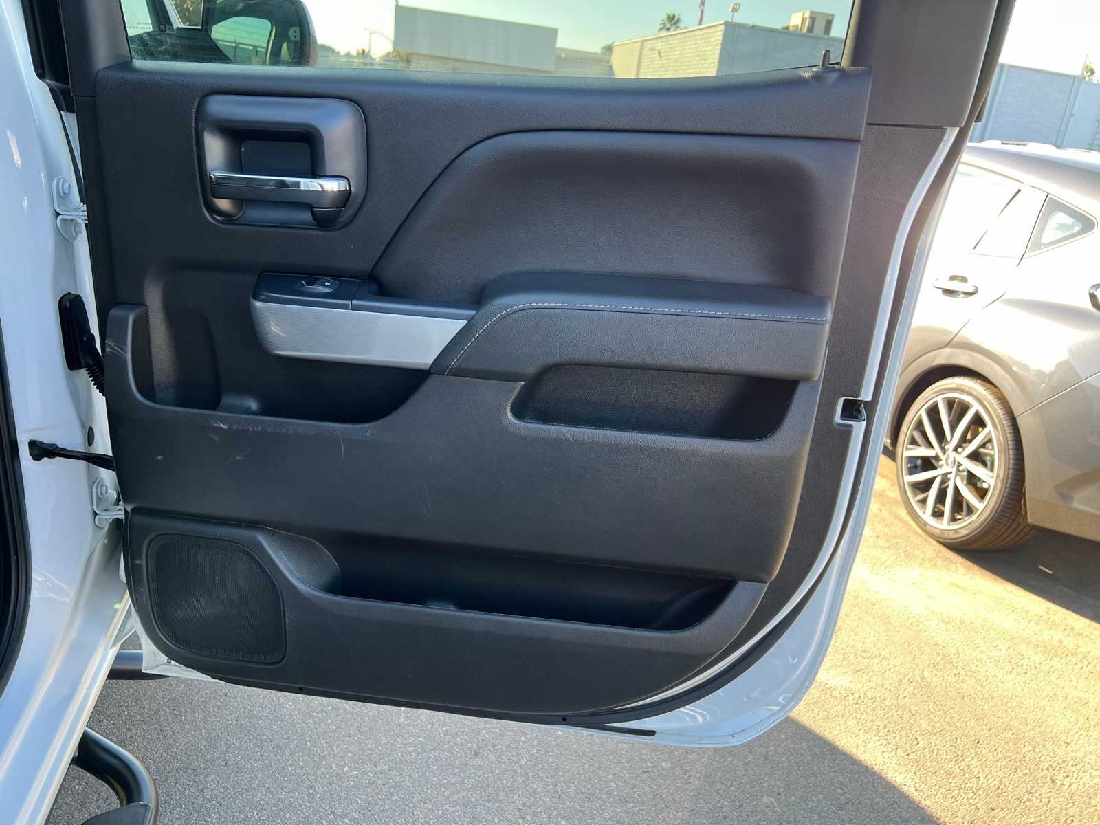 Thumbnail: 2018 Chevrolet Silverado 1500 - 23