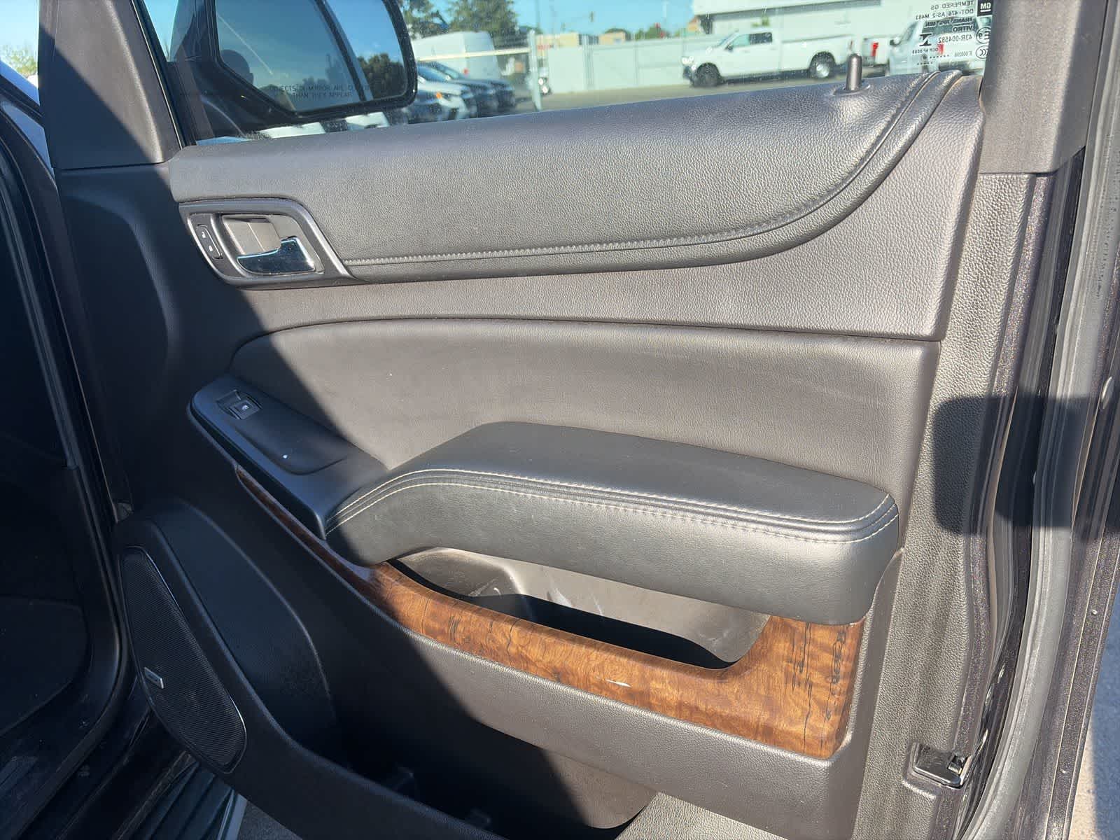 Thumbnail: 2017 Chevrolet Suburban - 9