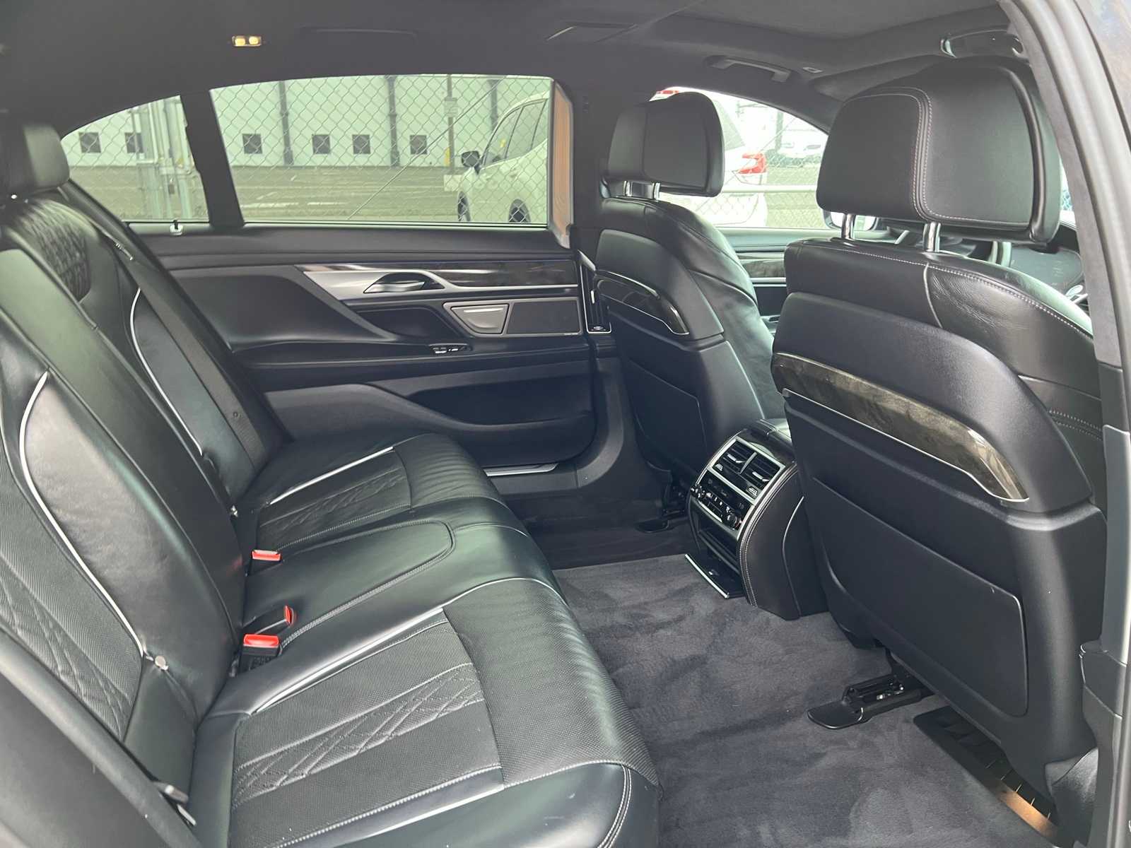 Thumbnail: 2021 BMW 7 Series - 22