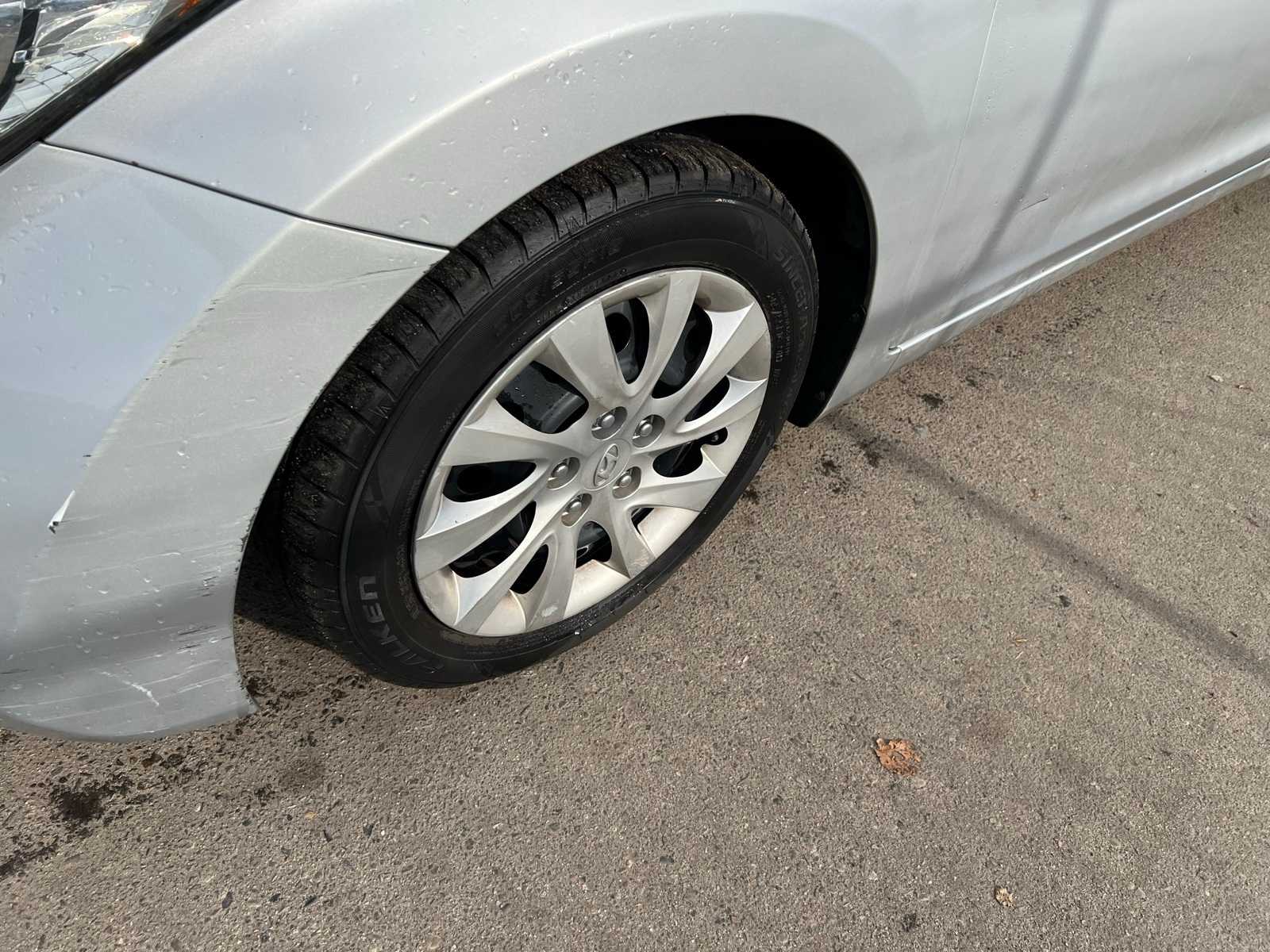 Thumbnail: 2012 Hyundai Elantra - 12