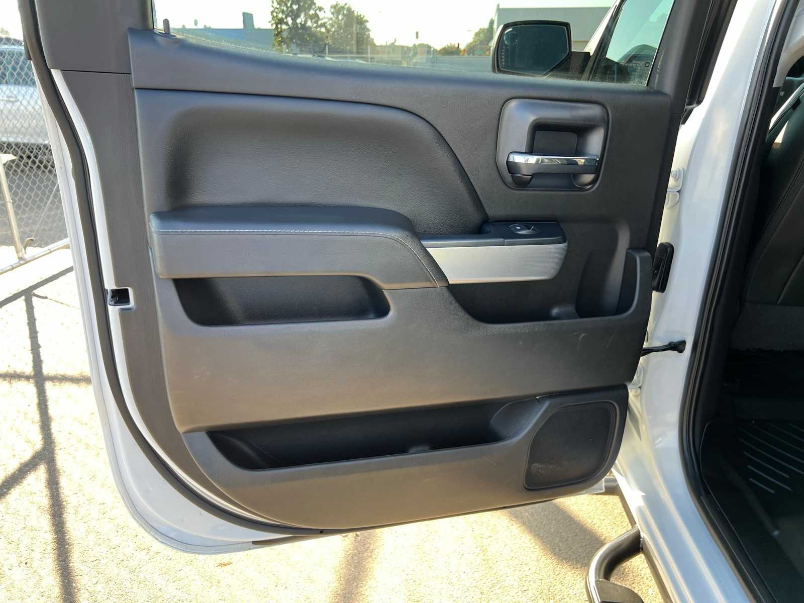 Thumbnail: 2018 Chevrolet Silverado 1500 - 19