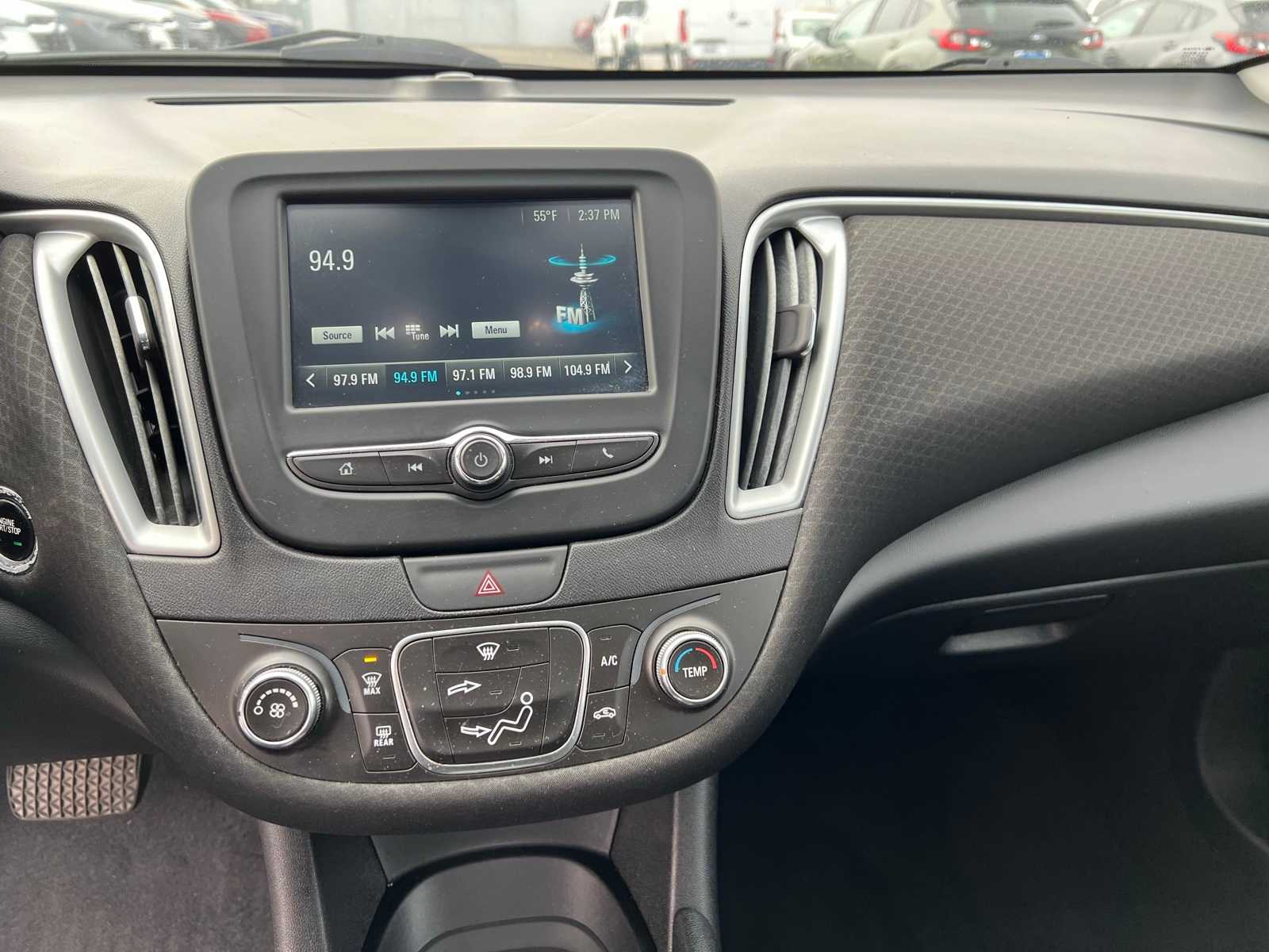 Thumbnail: 2018 Chevrolet Malibu - 36