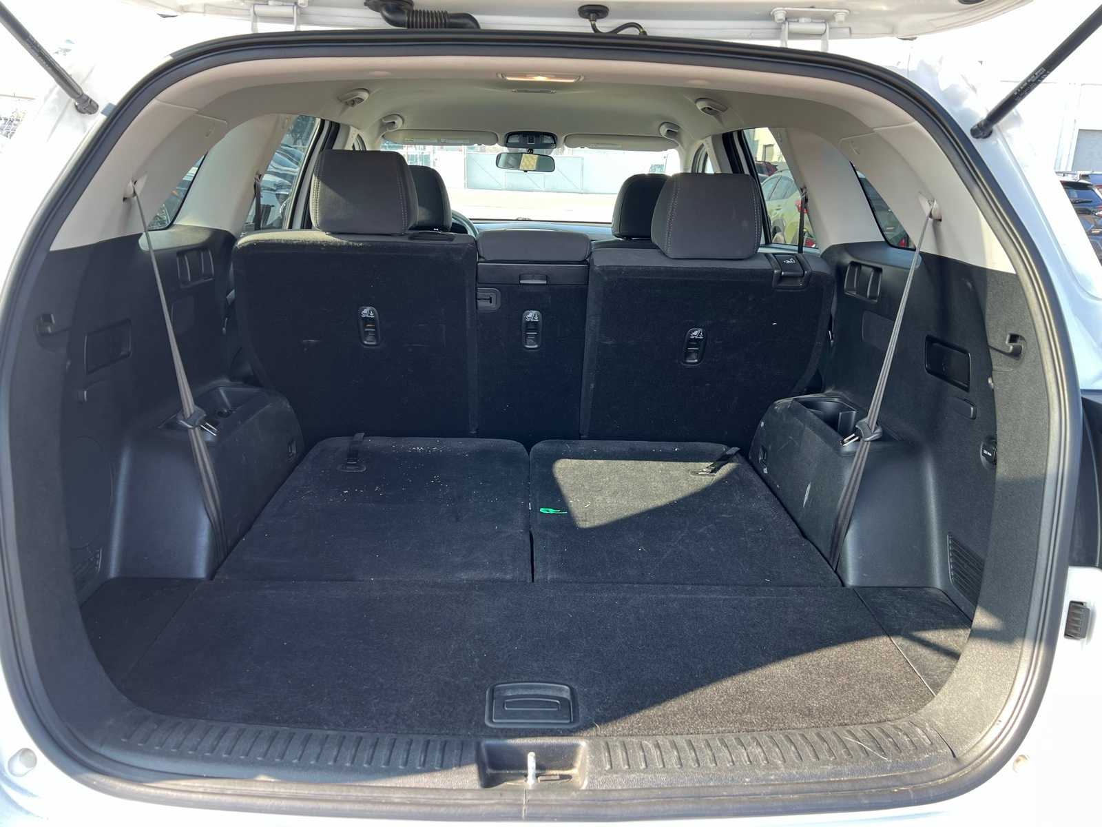 Thumbnail: 2019 Kia Sorento - 8