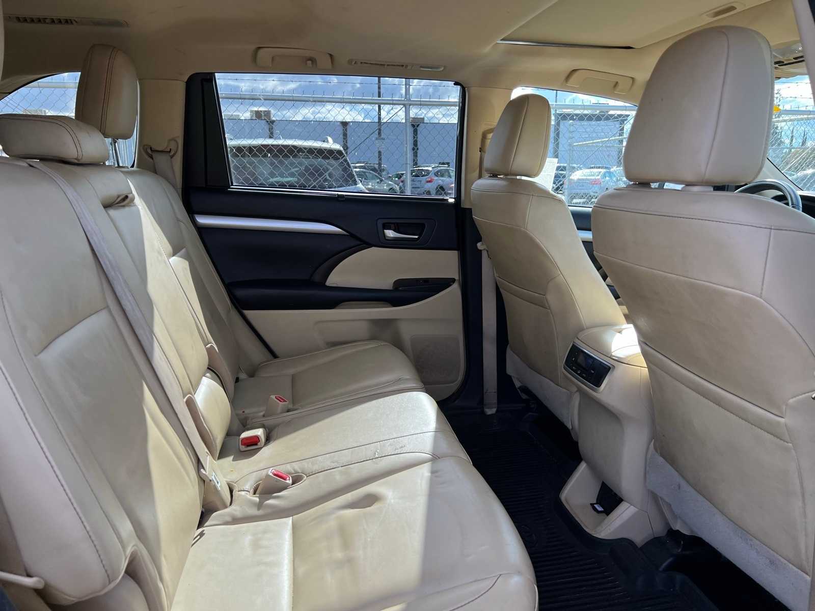 Thumbnail: 2018 Toyota Highlander - 23