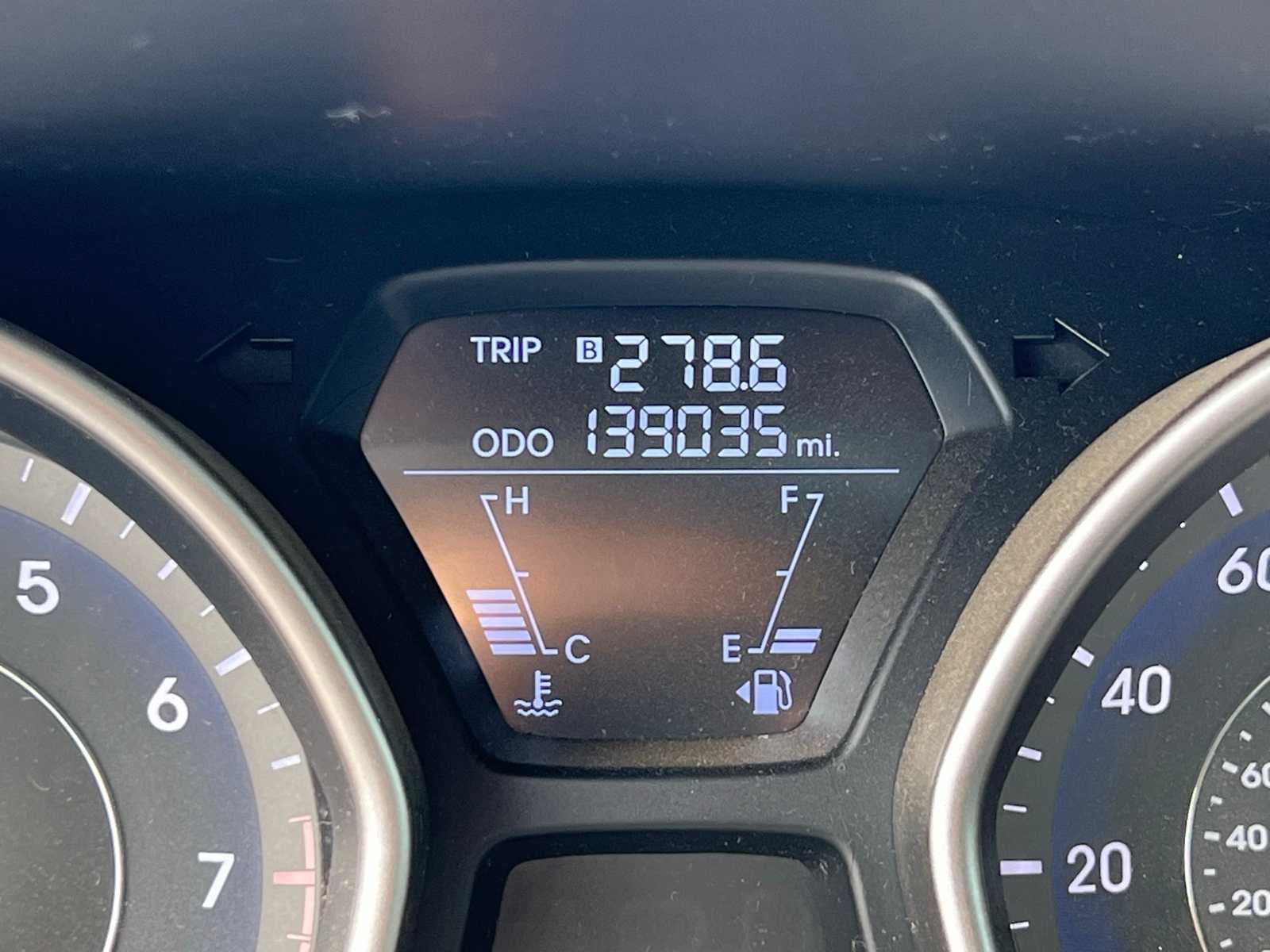 Thumbnail: 2012 Hyundai Elantra - 34