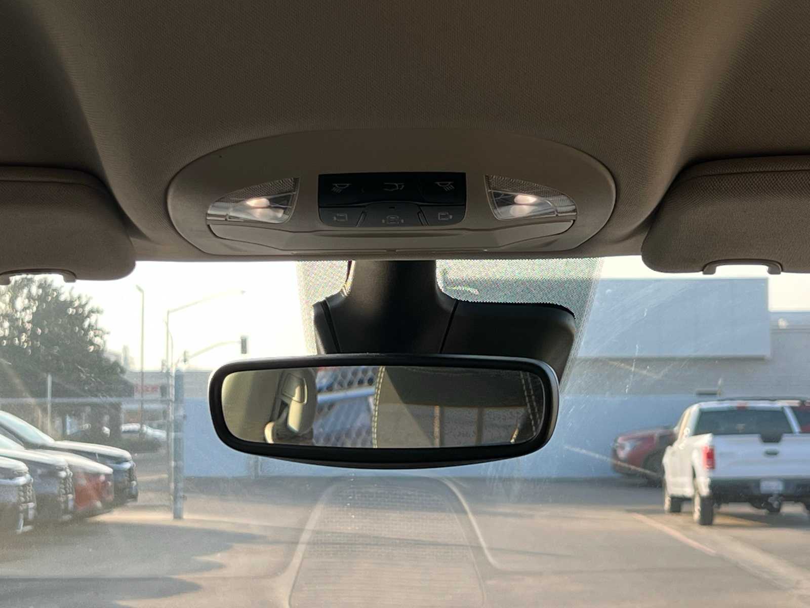 Thumbnail: 2023 Chrysler Voyager - 29