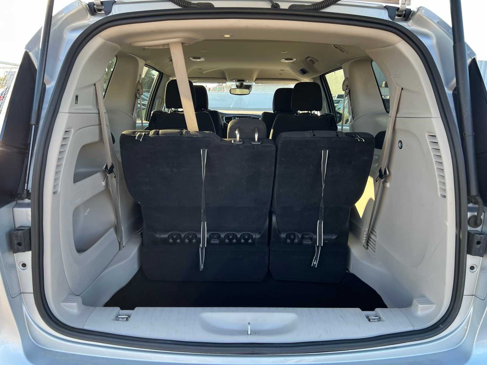 Thumbnail: 2023 Chrysler Voyager - 7