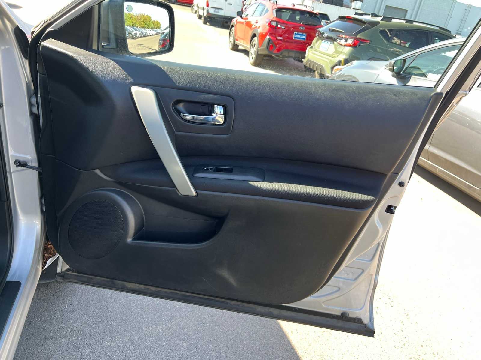 Thumbnail: 2015 Nissan Rogue - 27