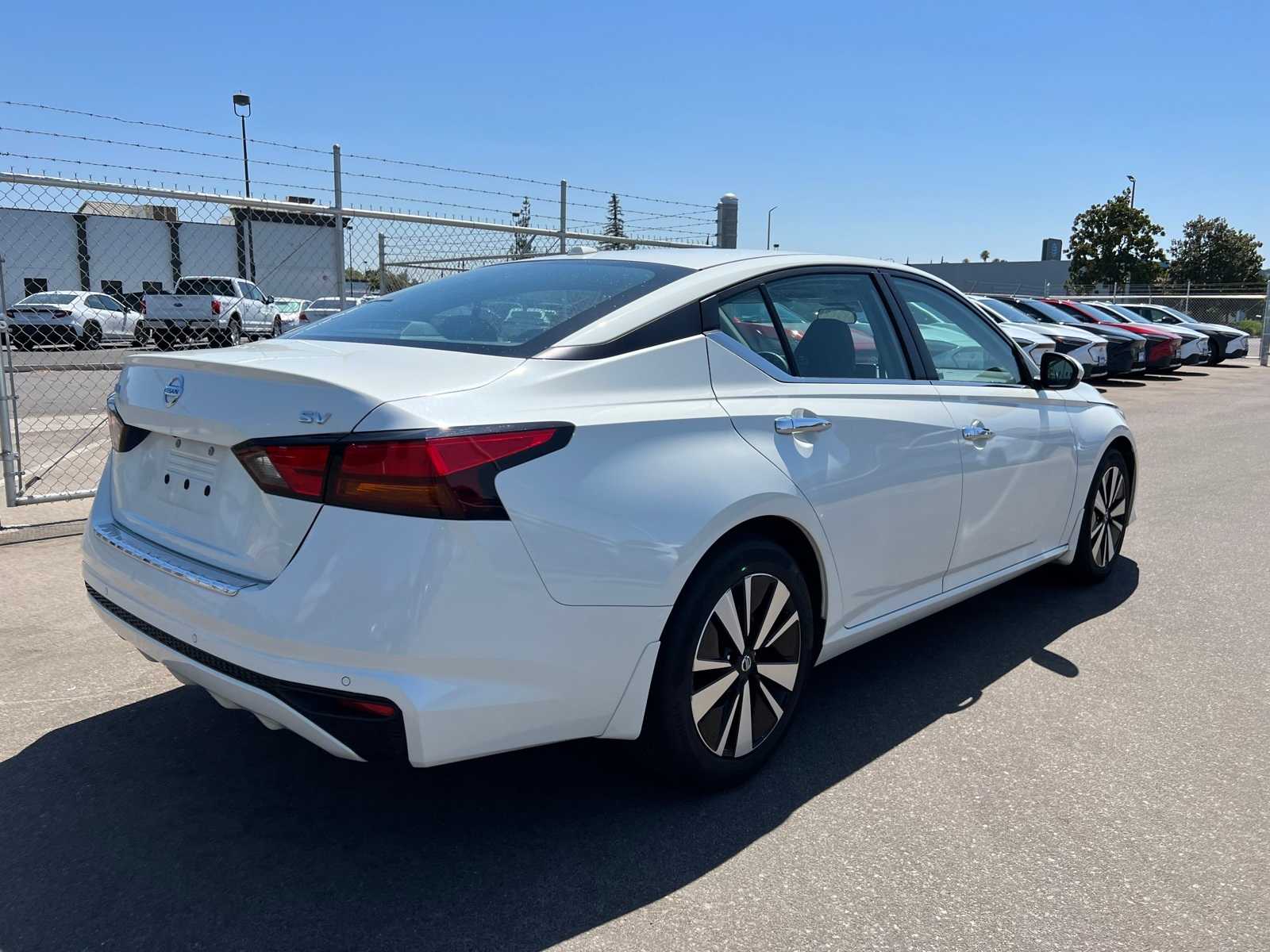 Thumbnail: 2021 Nissan Altima - 9