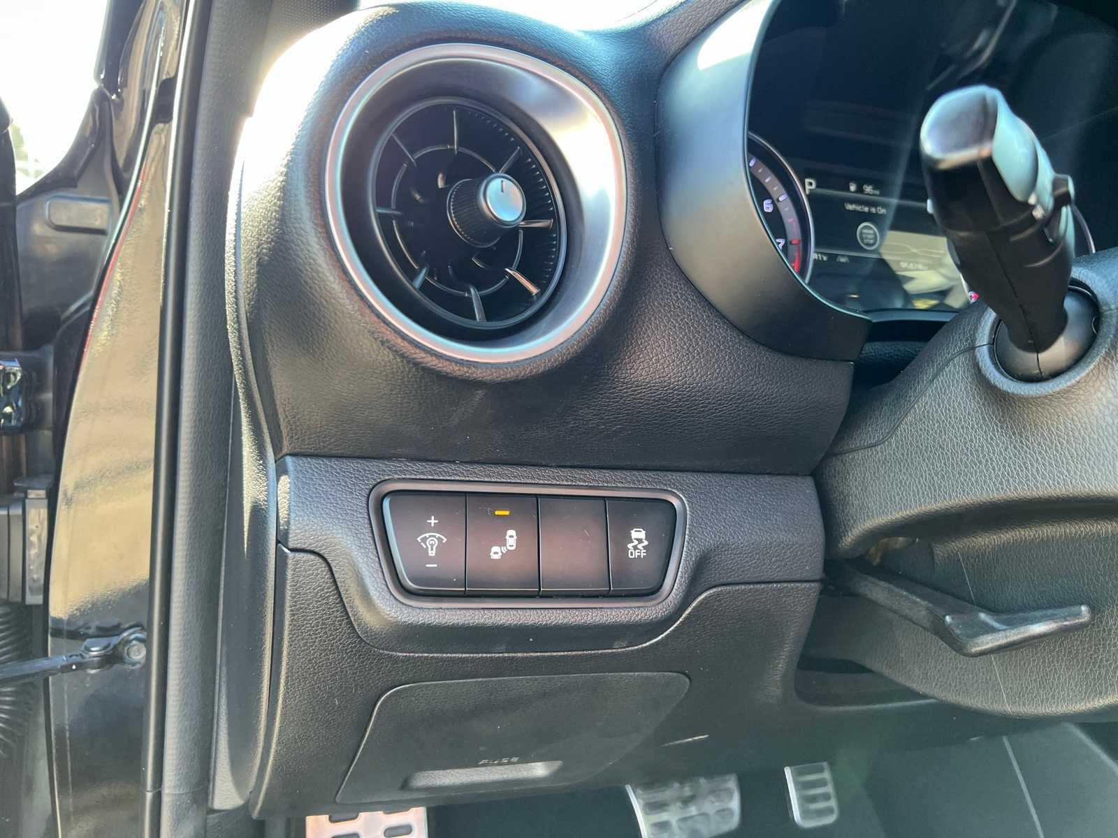 Thumbnail: 2022 Kia Forte - 33