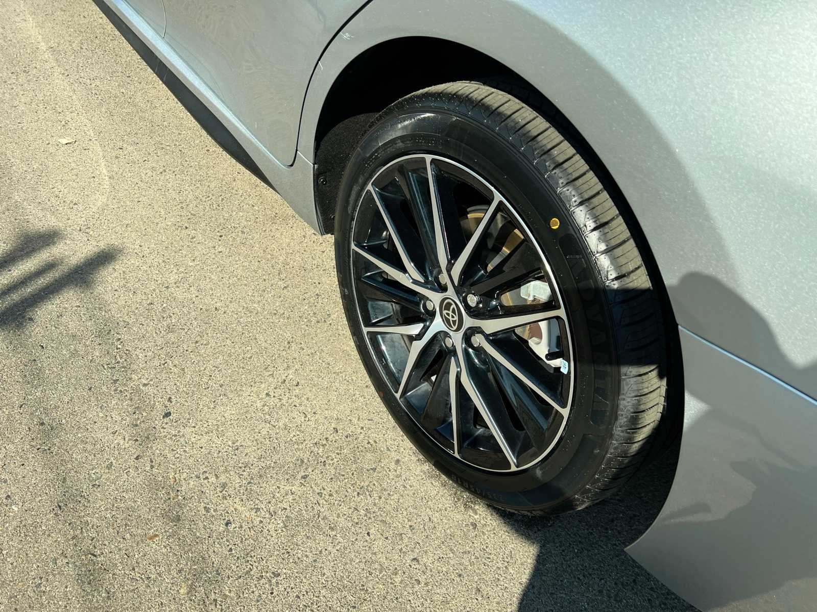 Thumbnail: 2023 Toyota Camry - 16