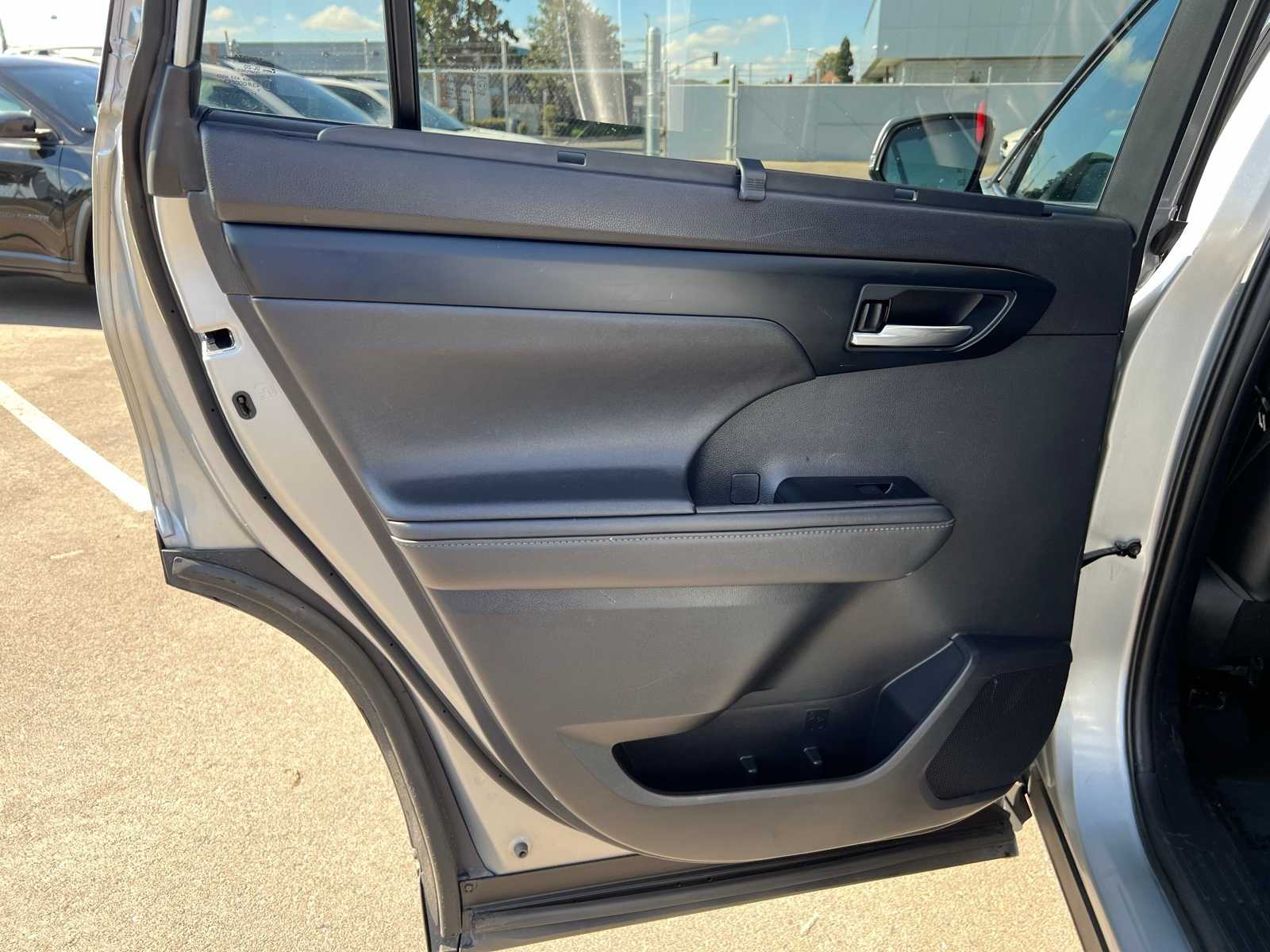 Thumbnail: 2021 Toyota Highlander - 21