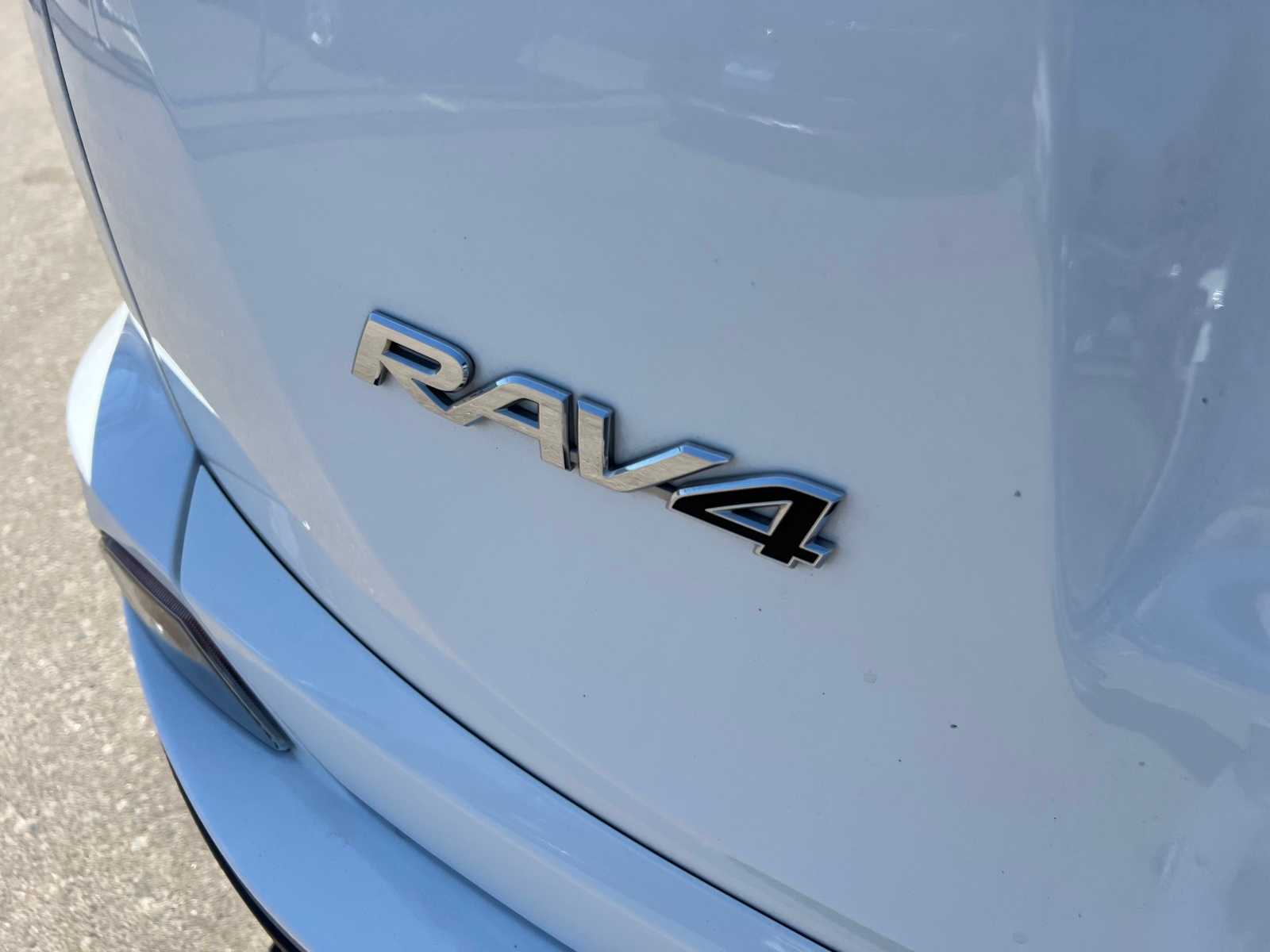 Thumbnail: 2017 Toyota RAV4 - 5