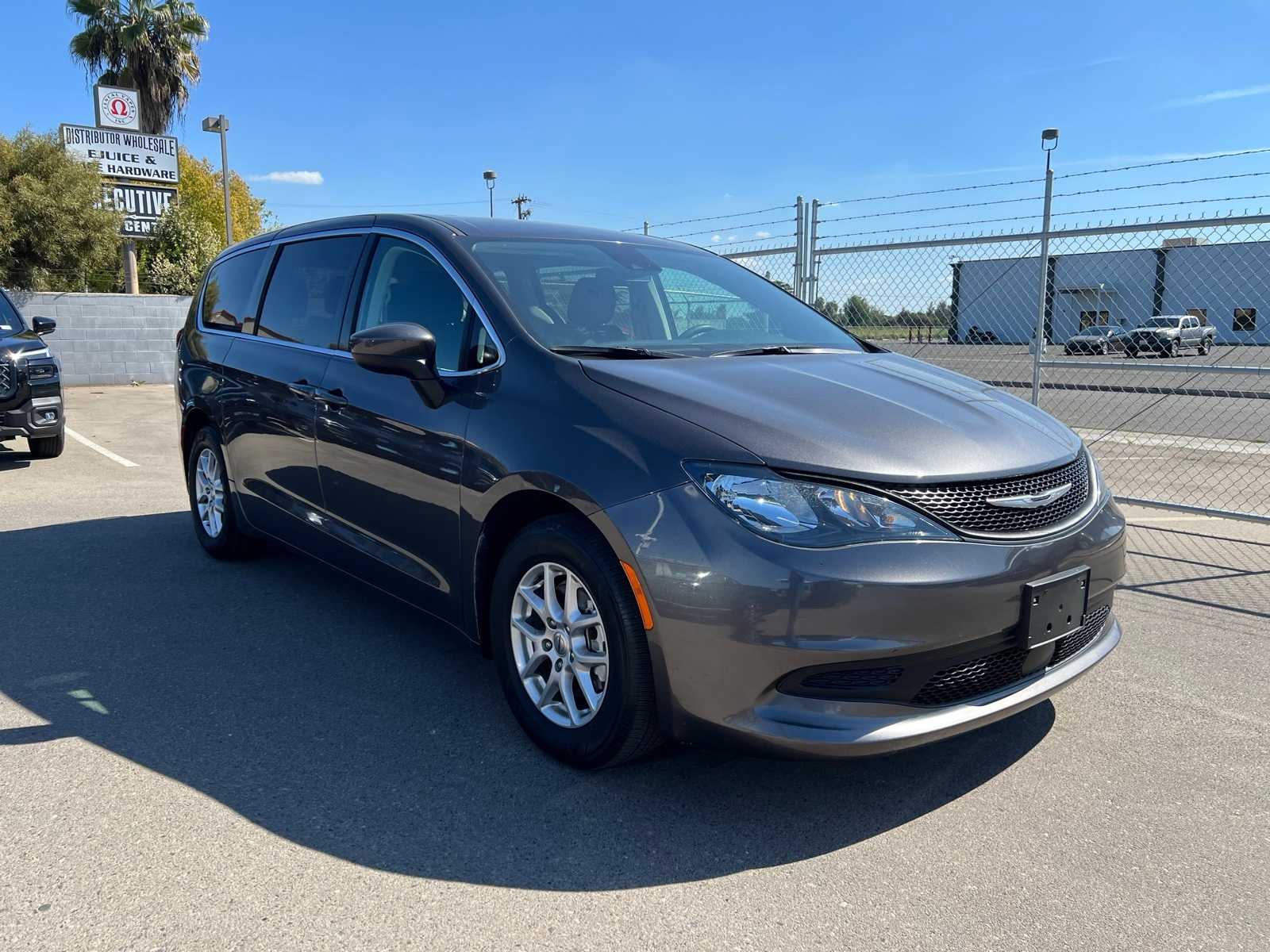 Thumbnail: 2023 Chrysler Voyager - 10