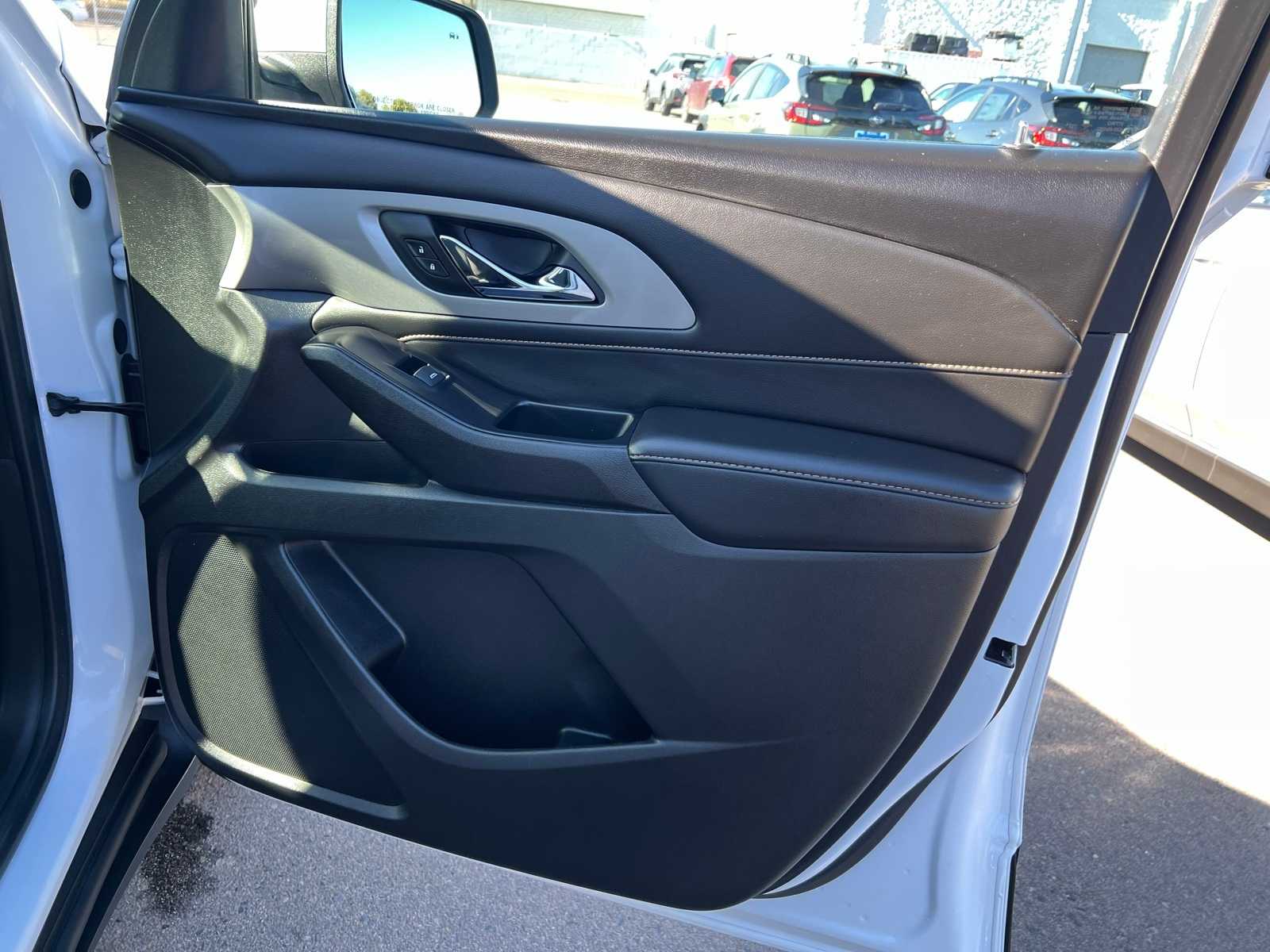 Thumbnail: 2021 Chevrolet Traverse - 28