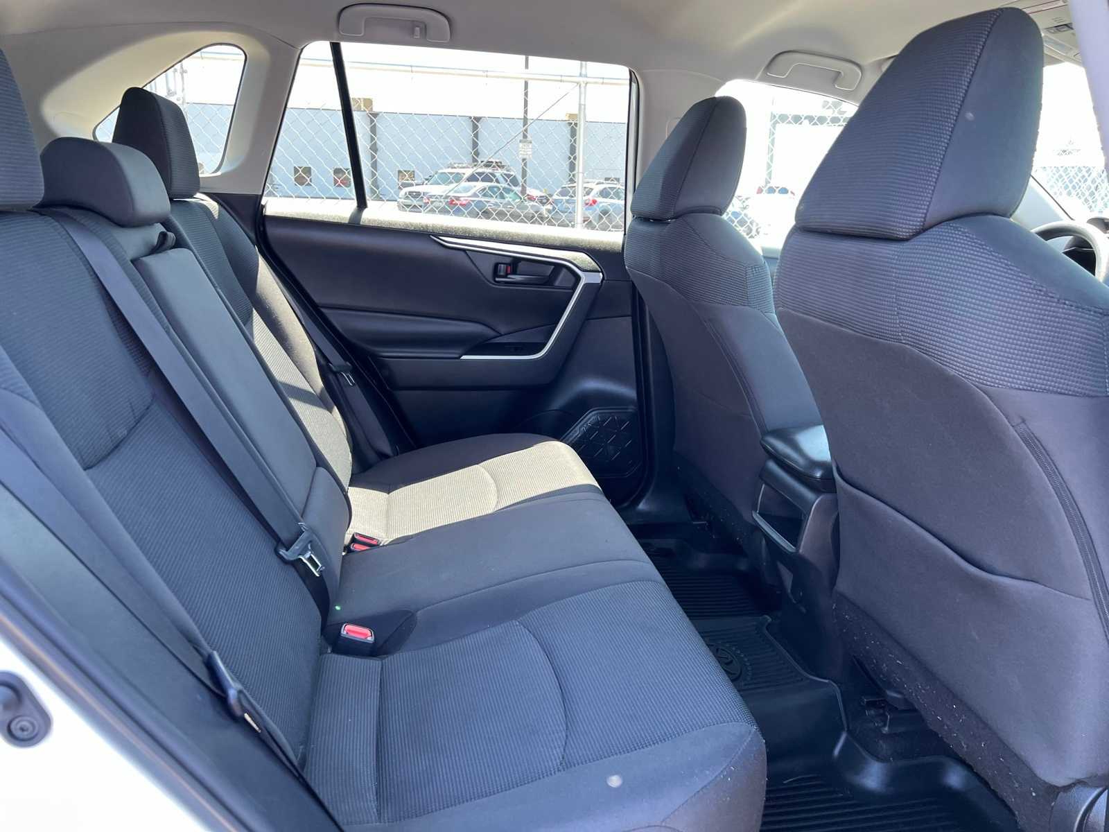Thumbnail: 2021 Toyota RAV4 - 23