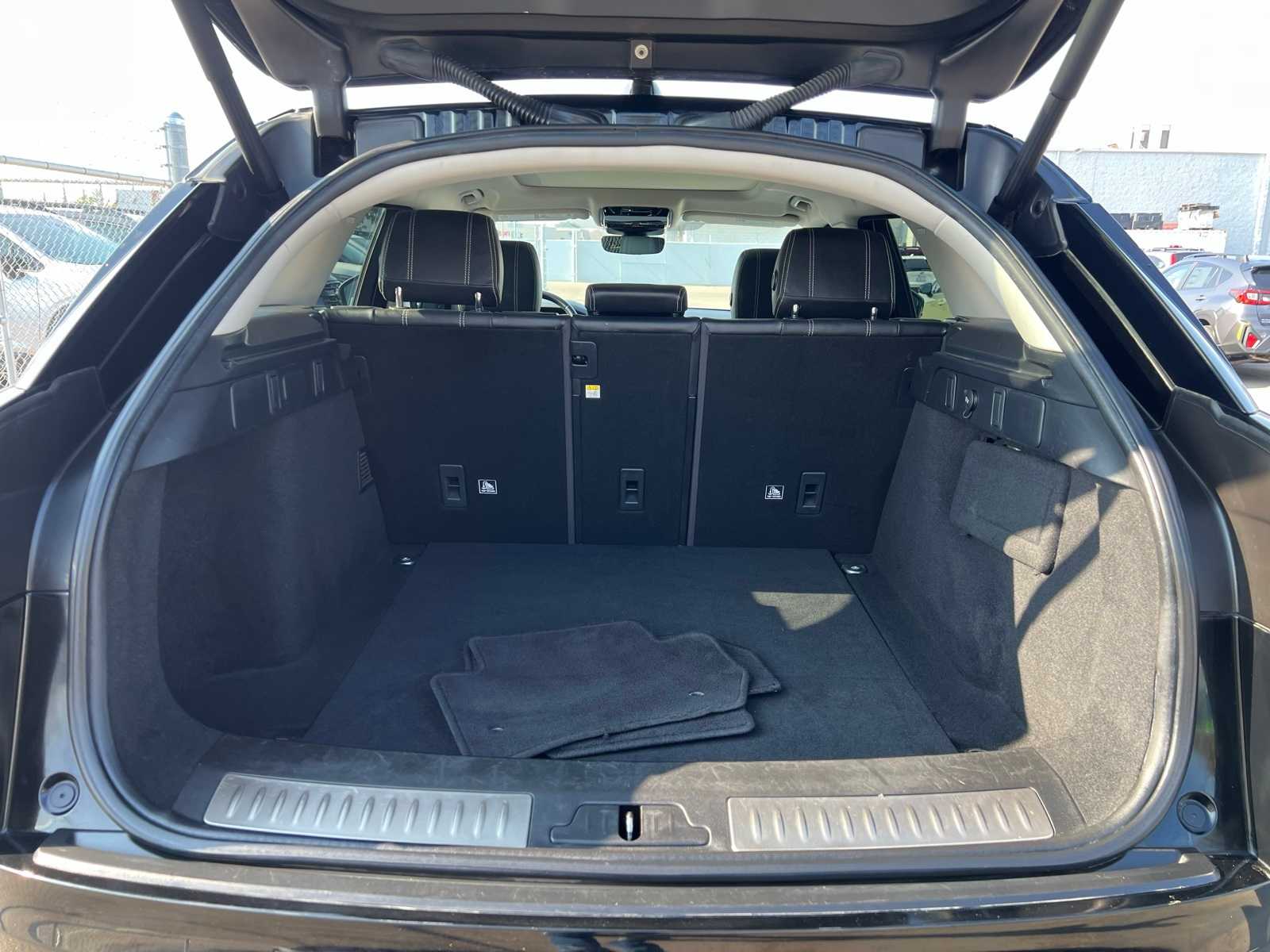 Thumbnail: 2020 Land Rover Range Rover Velar - 8