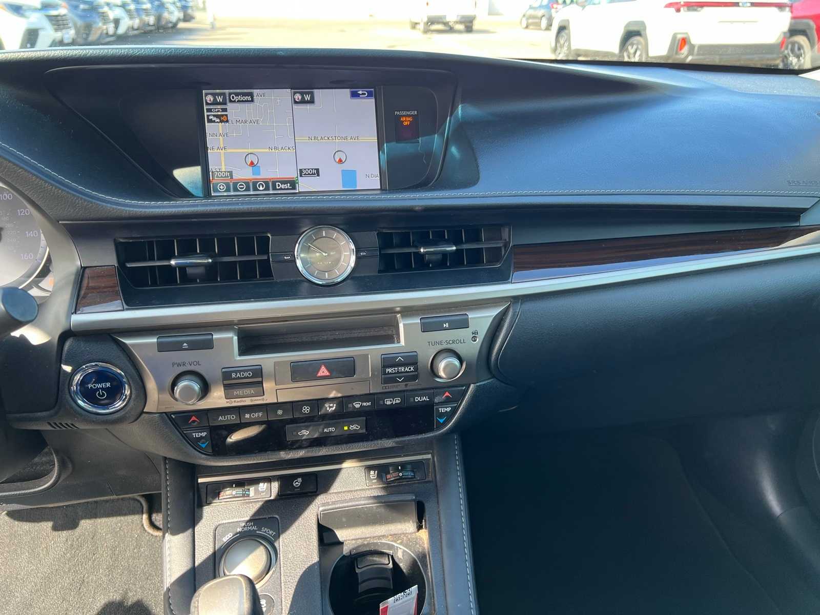 Thumbnail: 2016 Lexus ES - 30