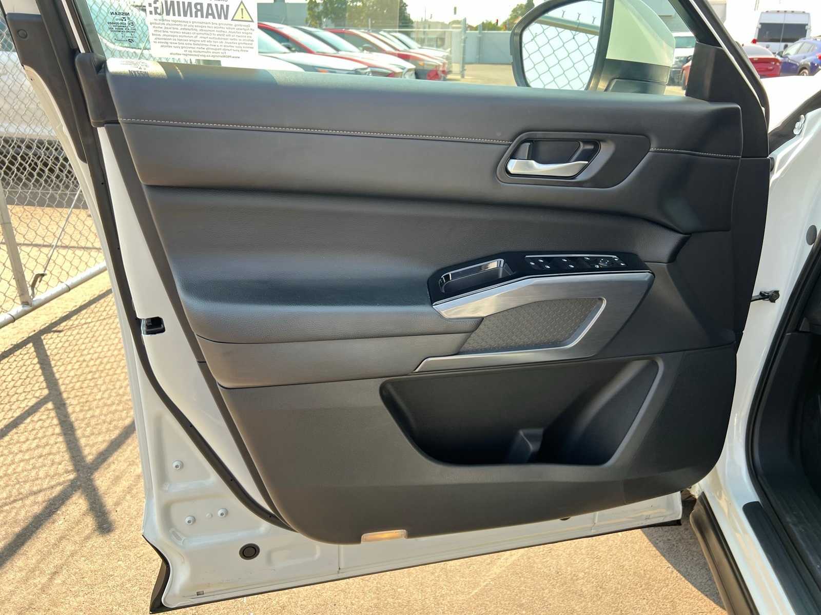 Thumbnail: 2022 Nissan Pathfinder - 16