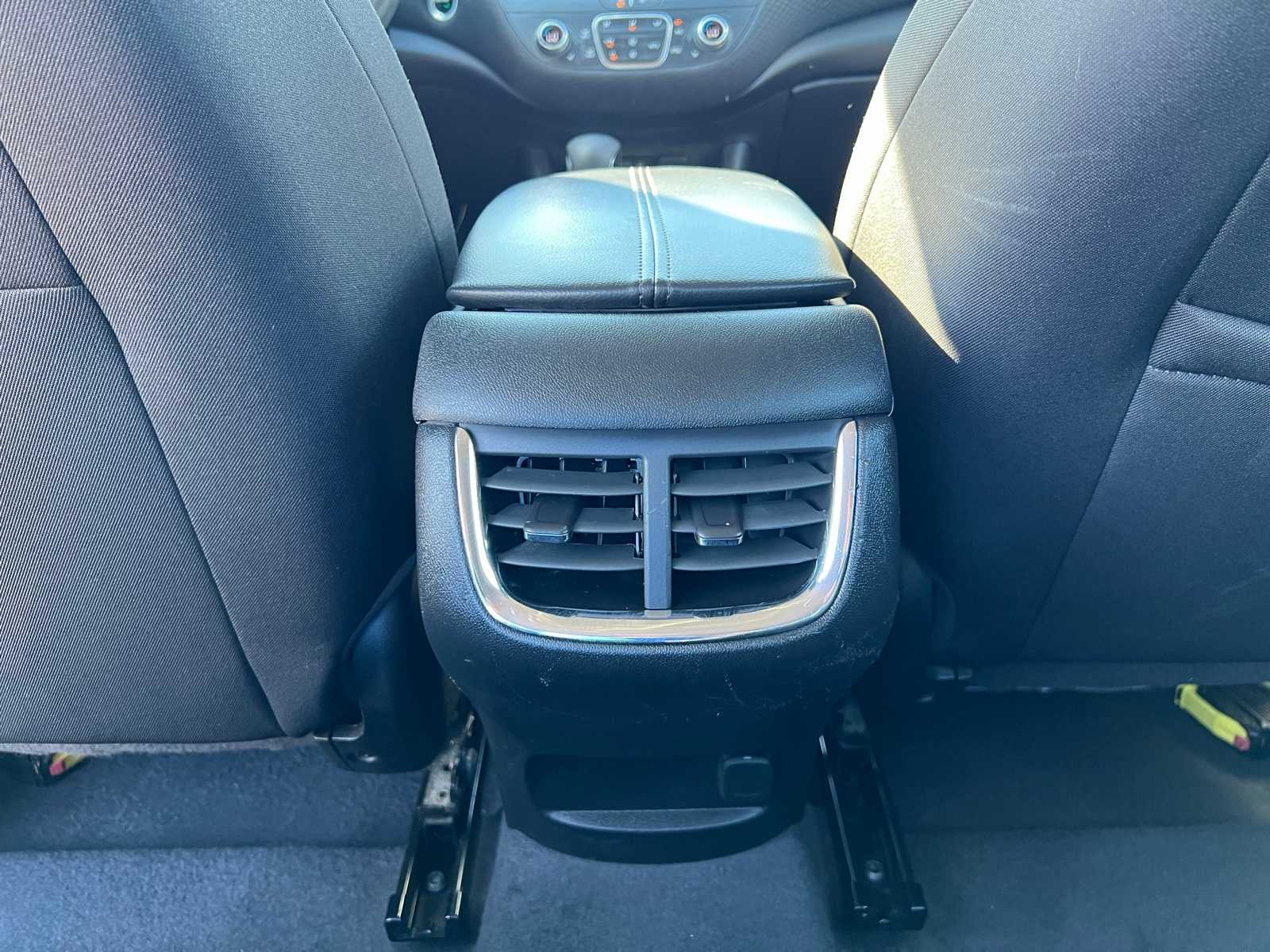 Thumbnail: 2023 Chevrolet Malibu - 32