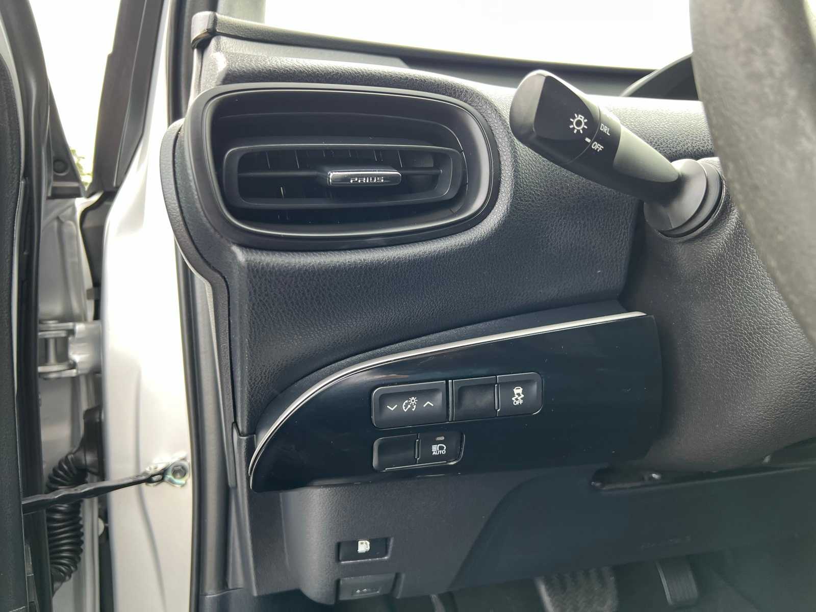 Thumbnail: 2020 Toyota Prius - 33