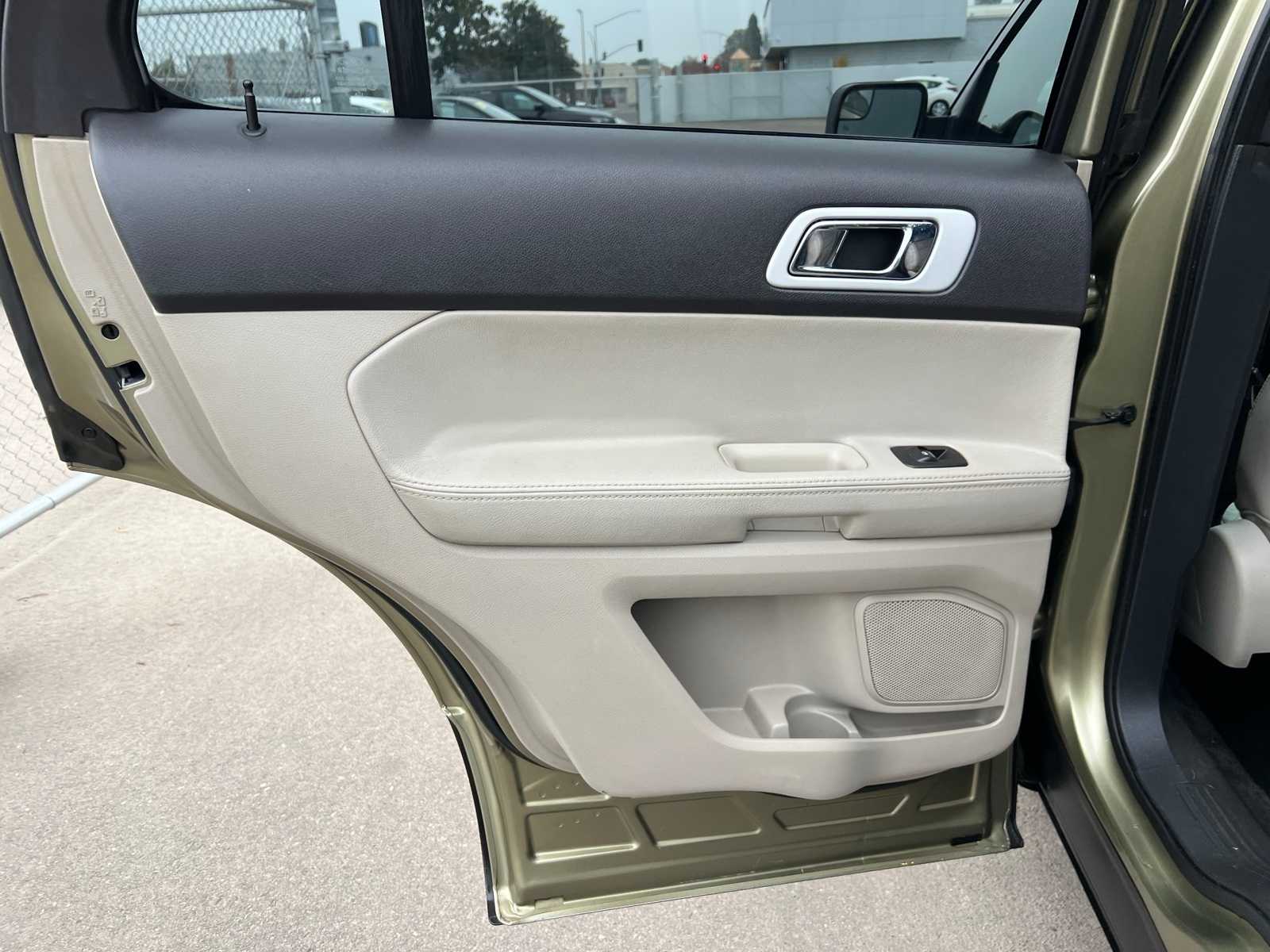 Thumbnail: 2012 Ford Explorer - 19