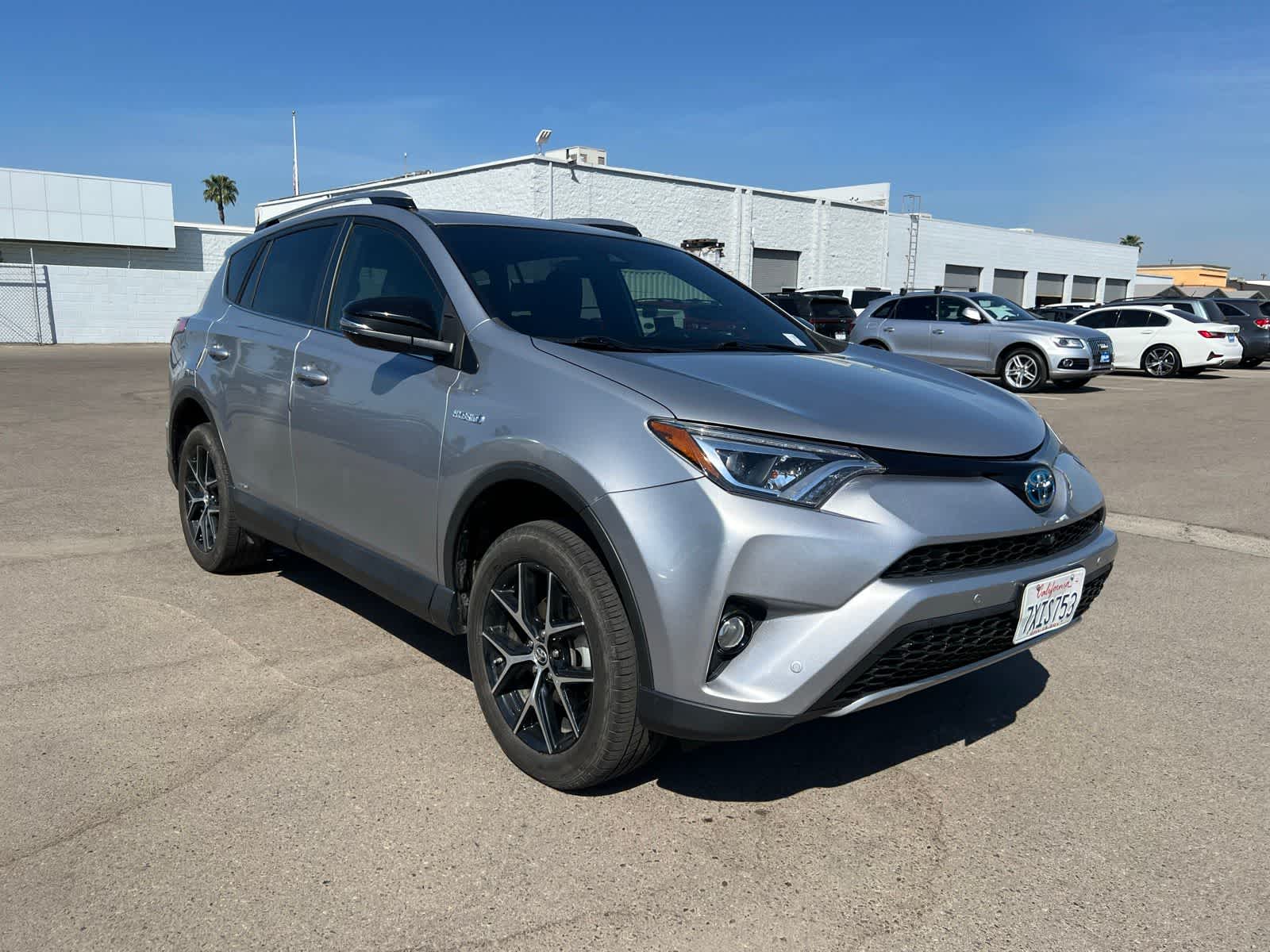 Thumbnail: 2017 Toyota RAV4 - 10