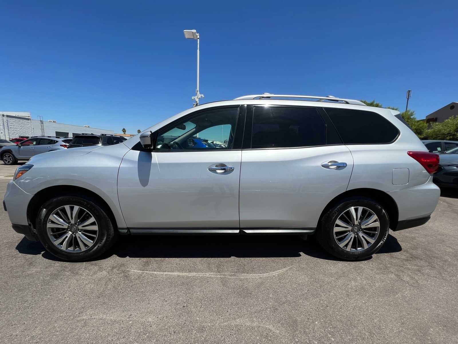 Thumbnail: 2019 Nissan Pathfinder - 2