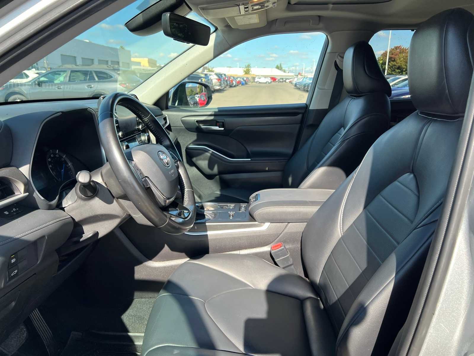 Thumbnail: 2021 Toyota Highlander - 16