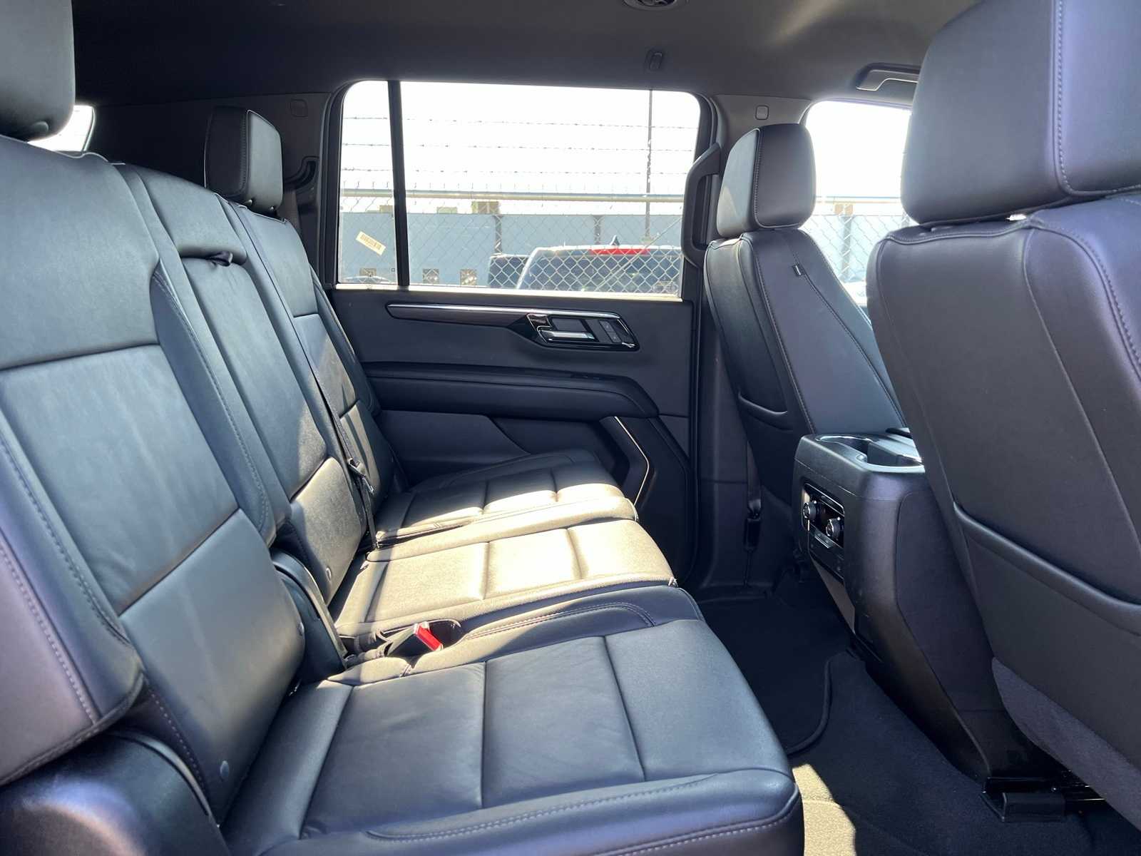 Thumbnail: 2025 Chevrolet Suburban - 21