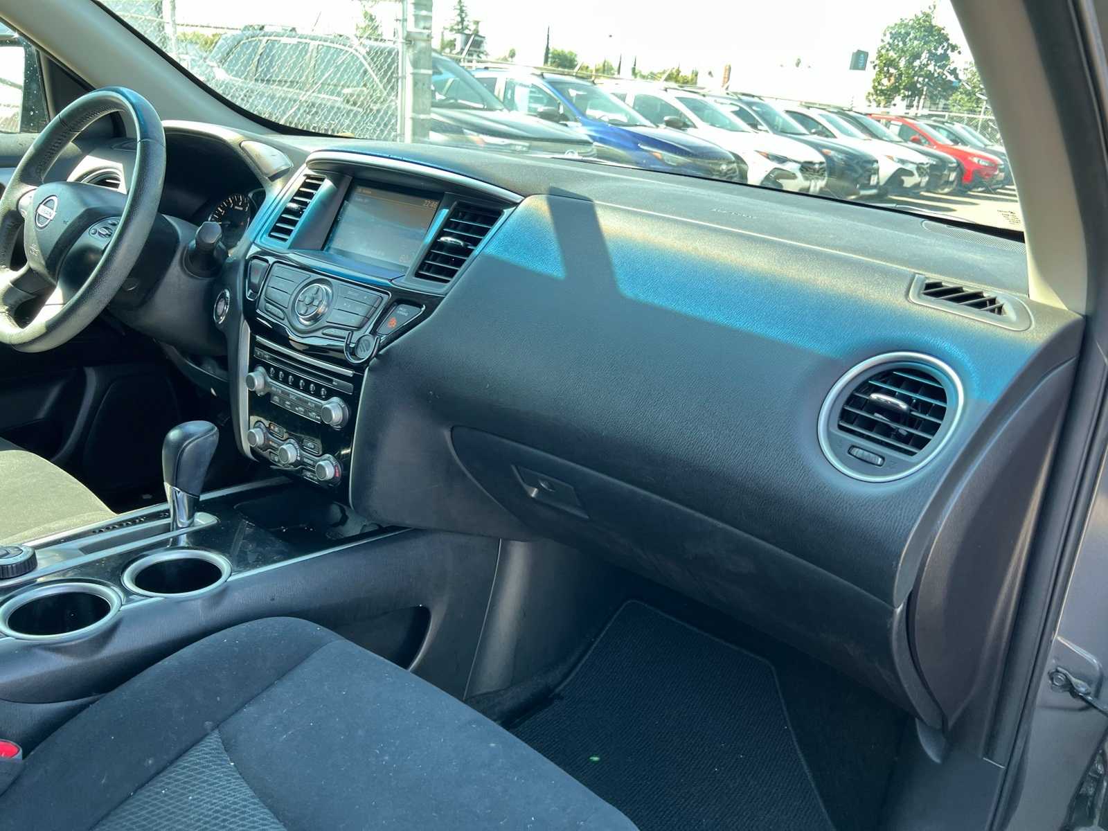Thumbnail: 2016 Nissan Pathfinder - 26