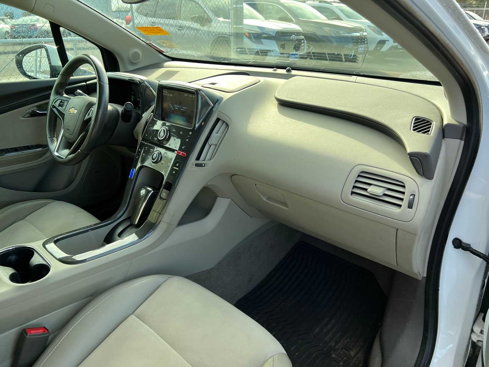 Thumbnail: 2013 Chevrolet Volt - 24