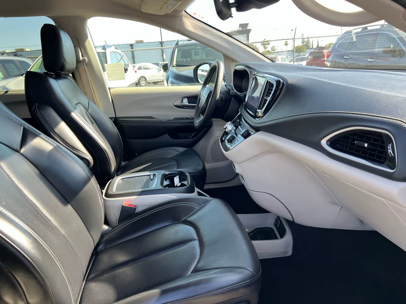 Thumbnail: 2023 Chrysler Pacifica - 26