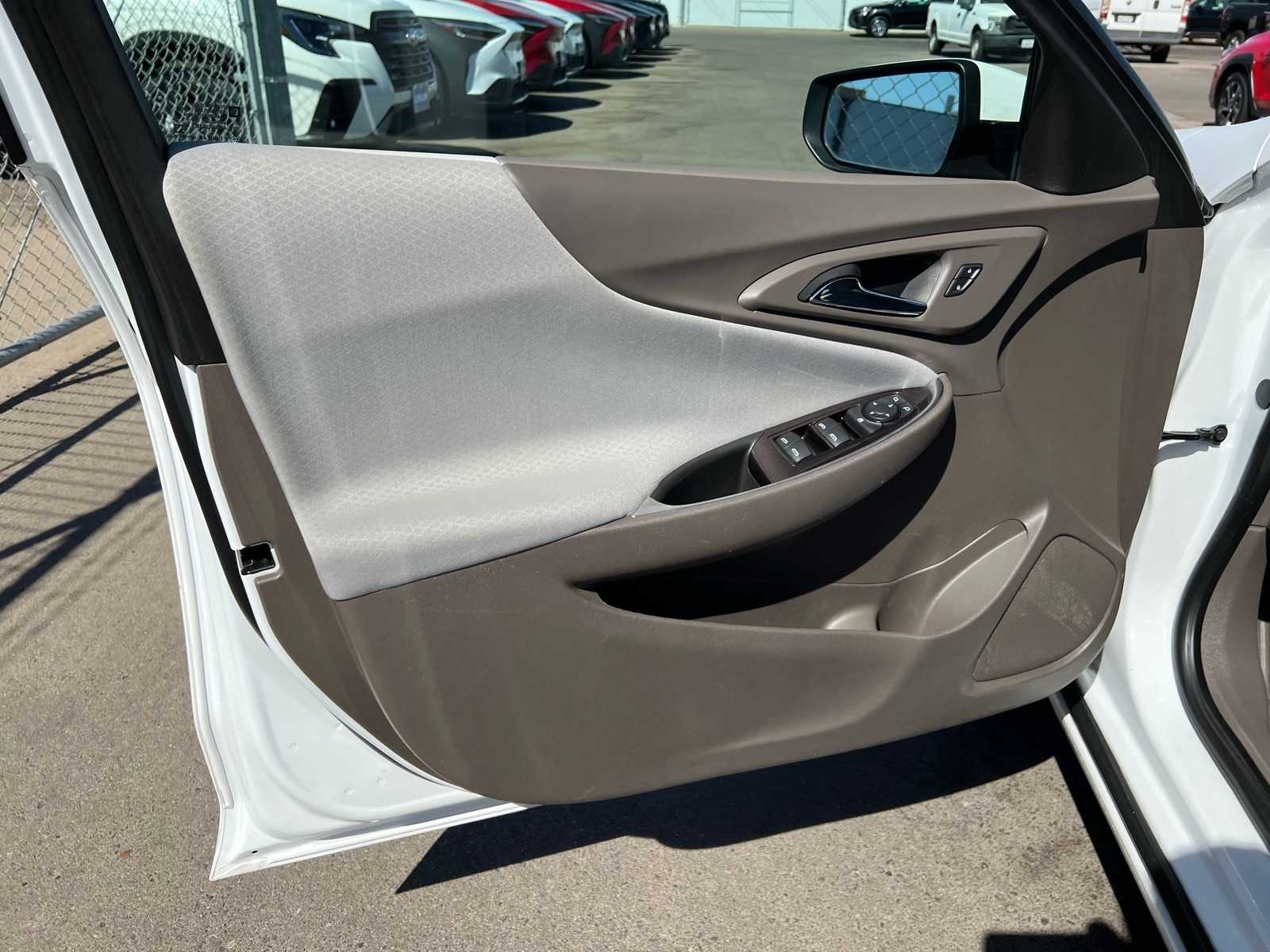 Thumbnail: 2019 Chevrolet Malibu - 15