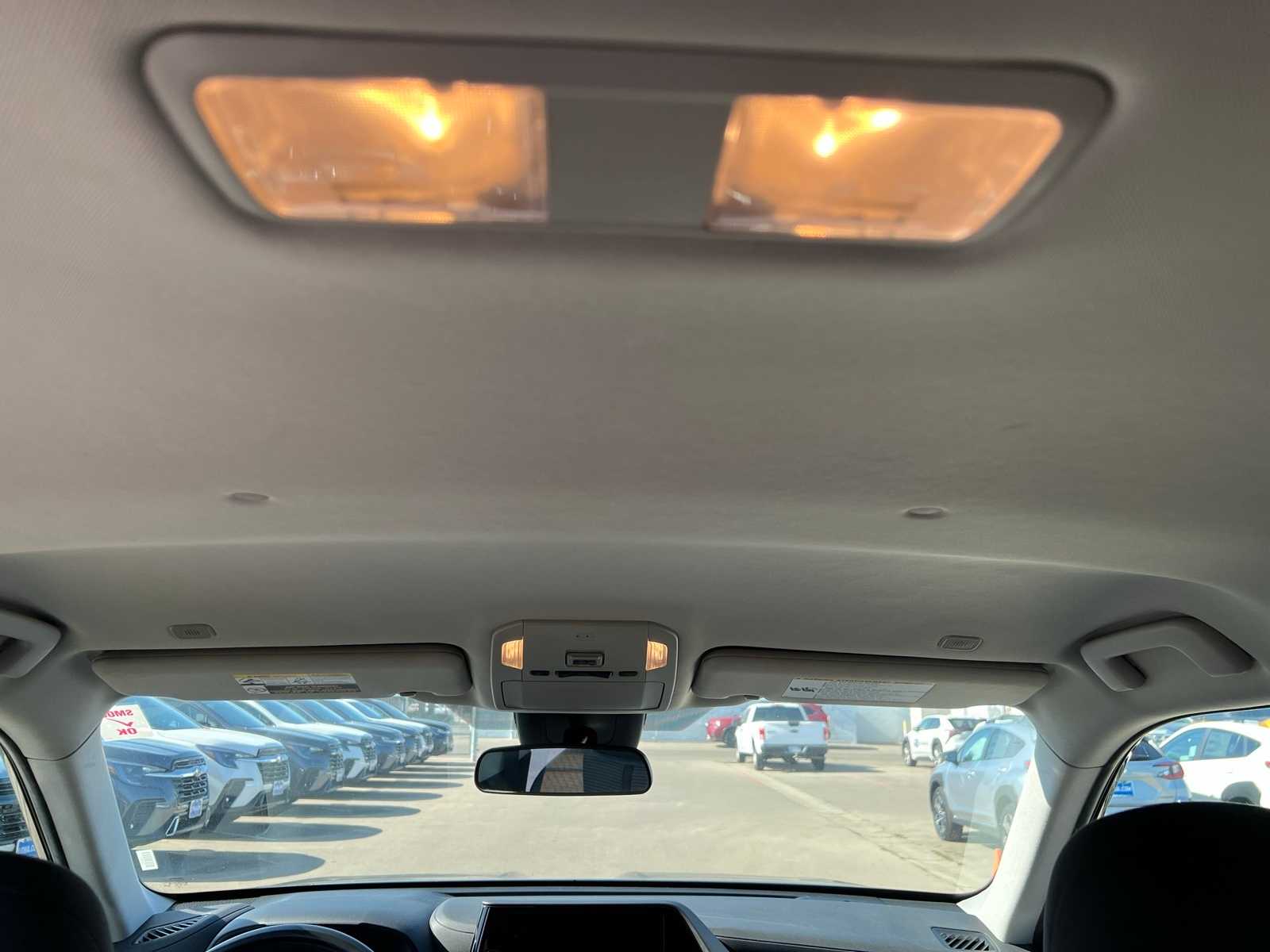 Thumbnail: 2023 Toyota Highlander - 31