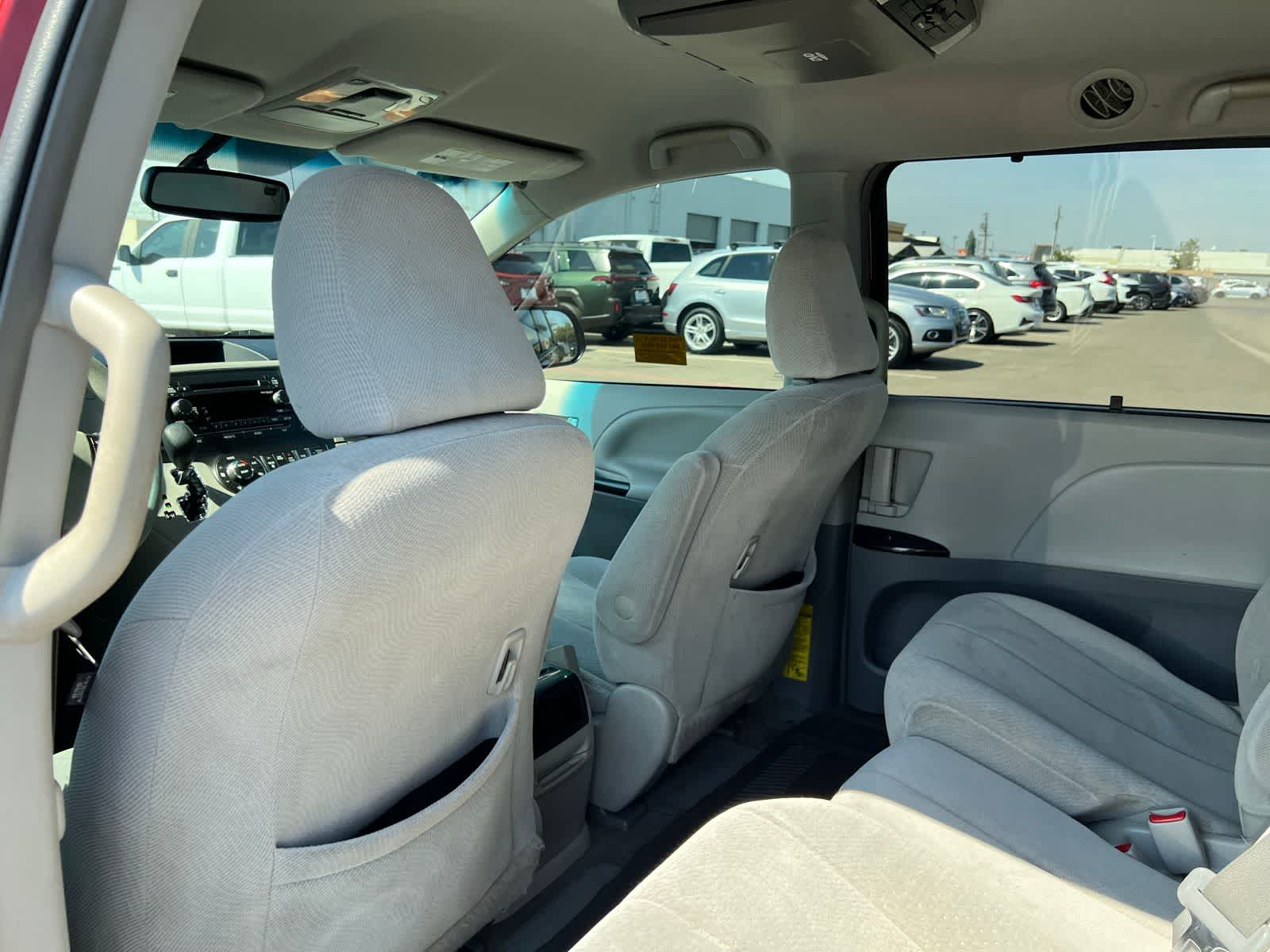 Thumbnail: 2014 Toyota Sienna - 16