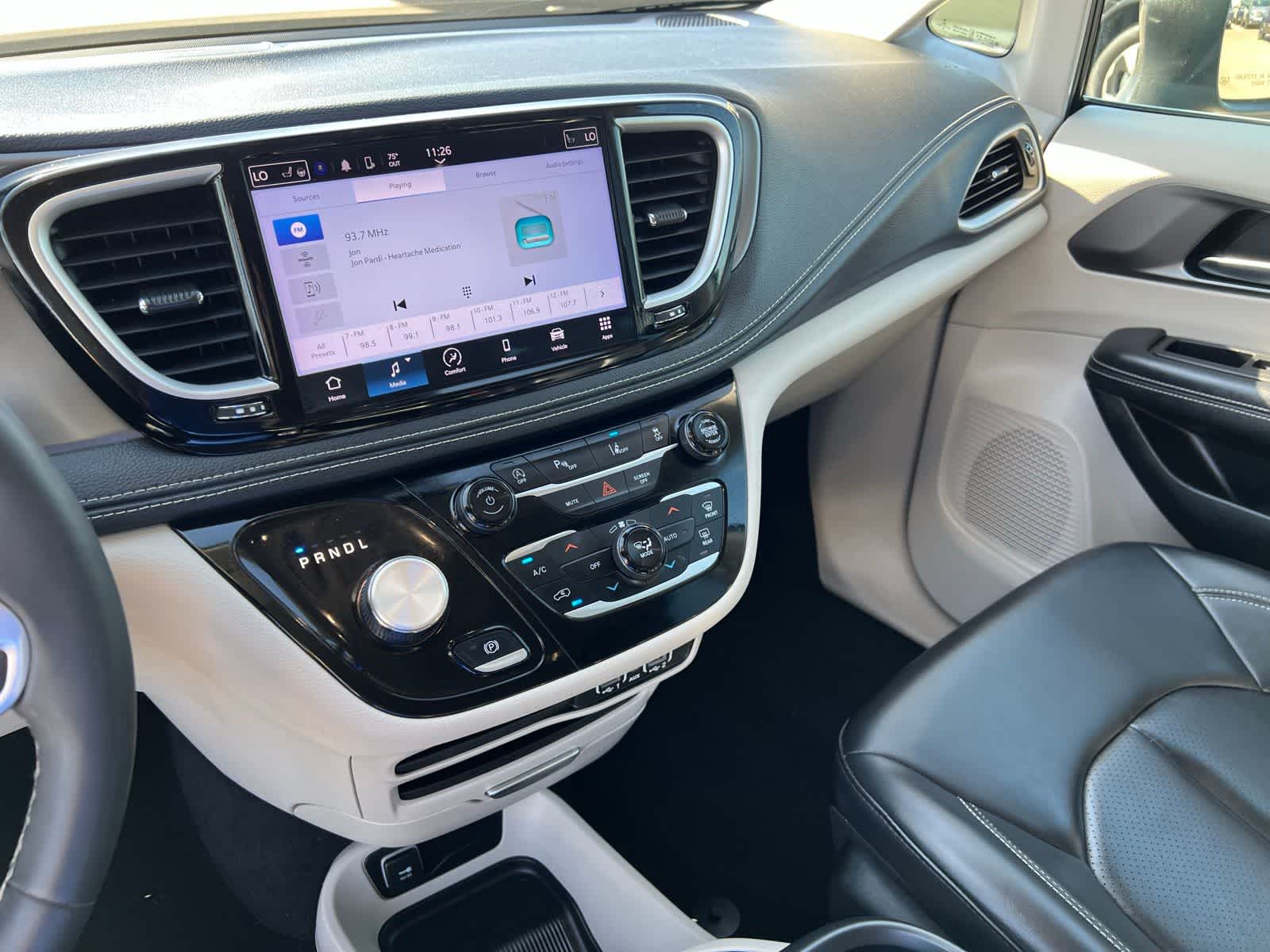 Thumbnail: 2023 Chrysler Pacifica - 37