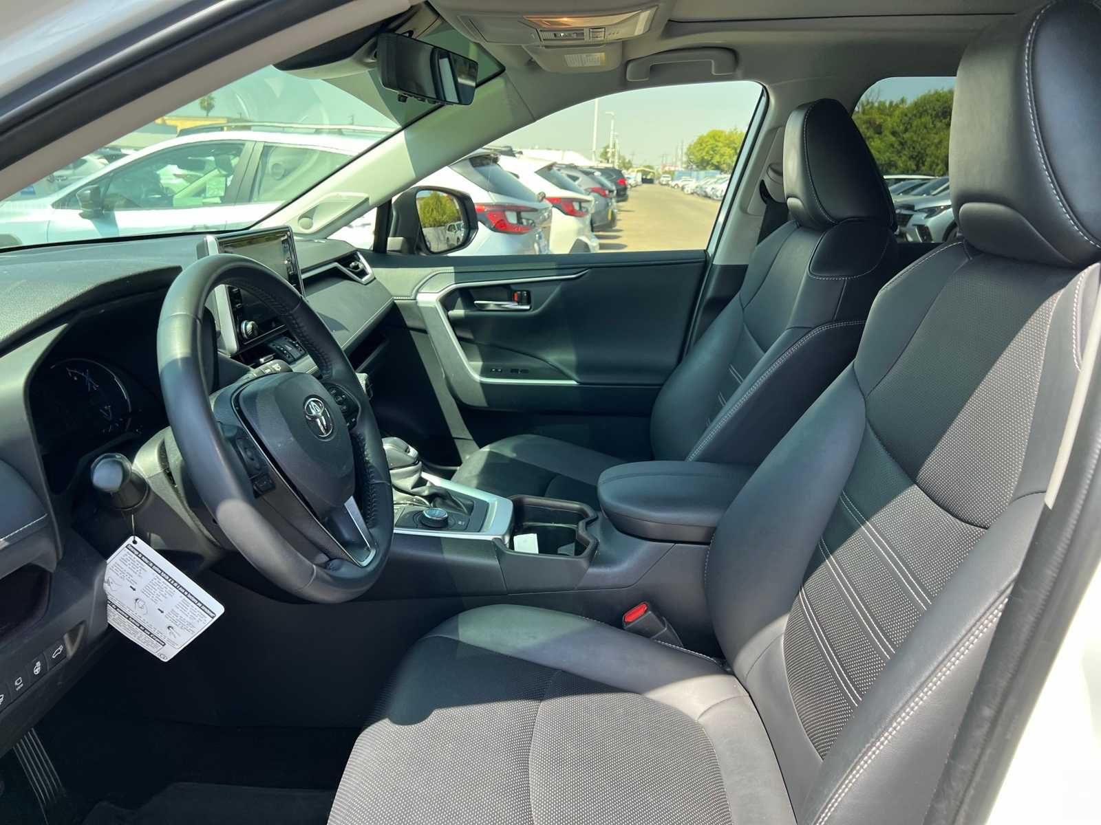 Thumbnail: 2021 Toyota RAV4 - 15