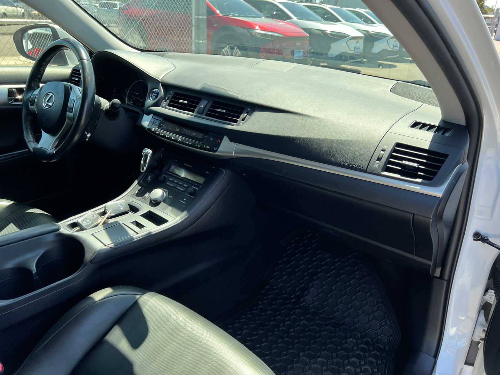 Thumbnail: 2013 Lexus CT - 24